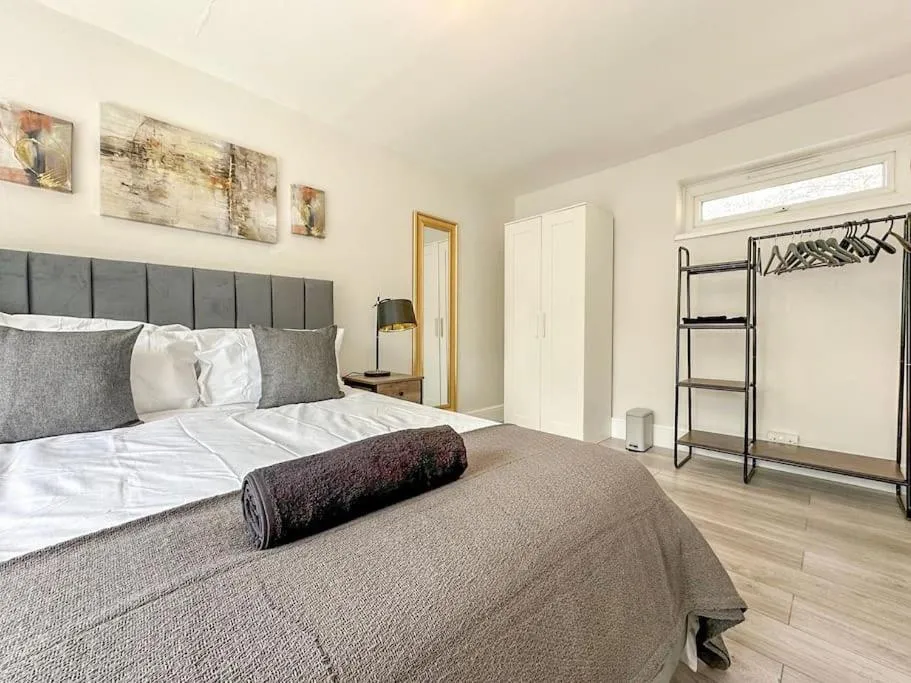 New Cosy Luxury 3 Bedroom House in Battersea London