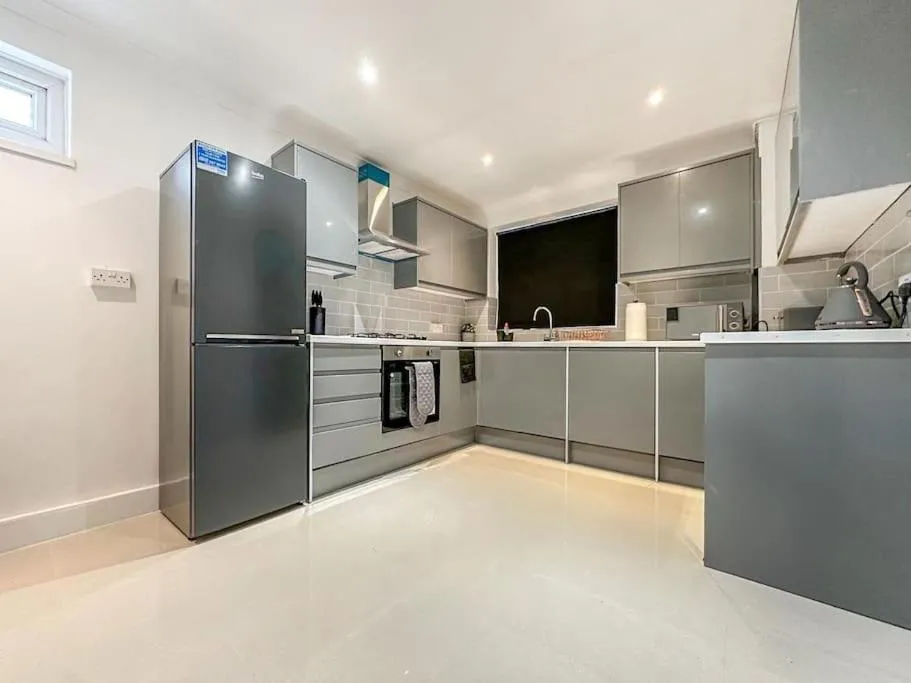 New Cosy Luxury 3 Bedroom House in Battersea London
