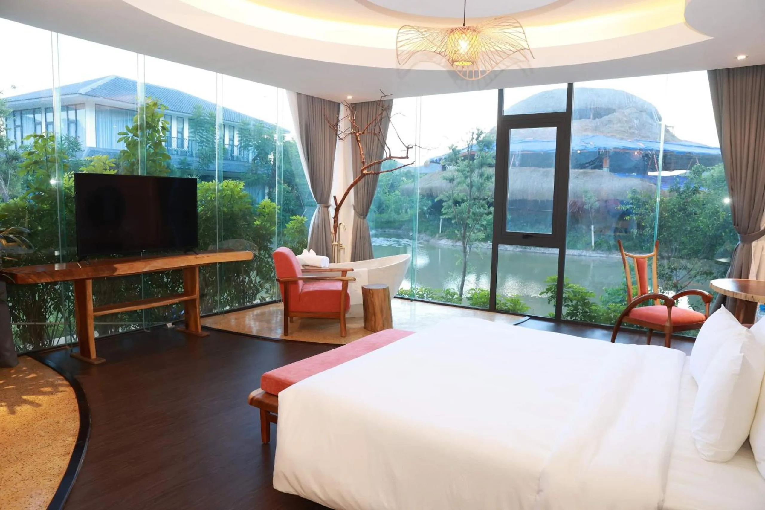Bed in Minawa Kenhga Resort & Spa Ninh Binh