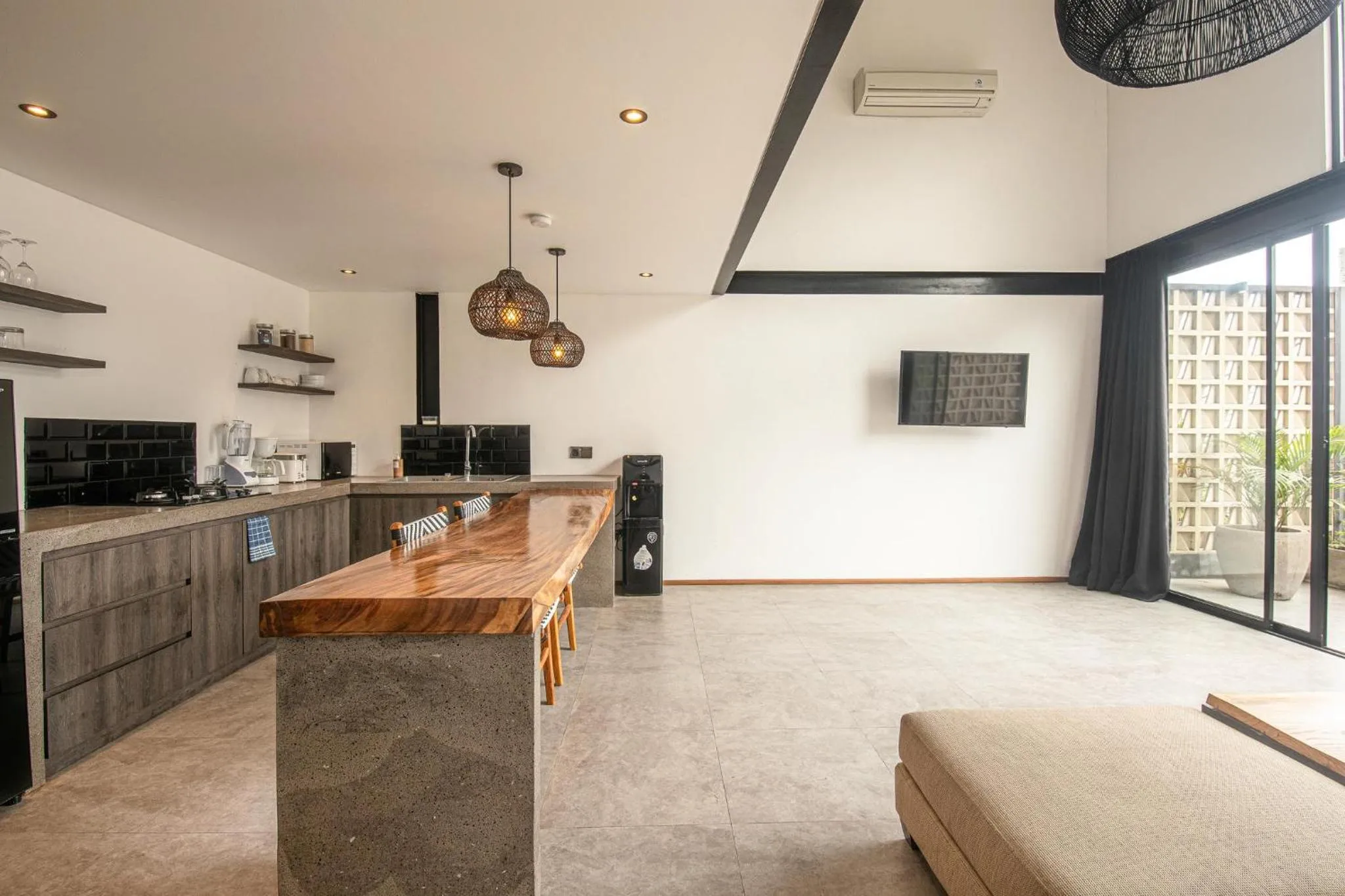 Contemporary Duplex 200m to Canggu Beachfront