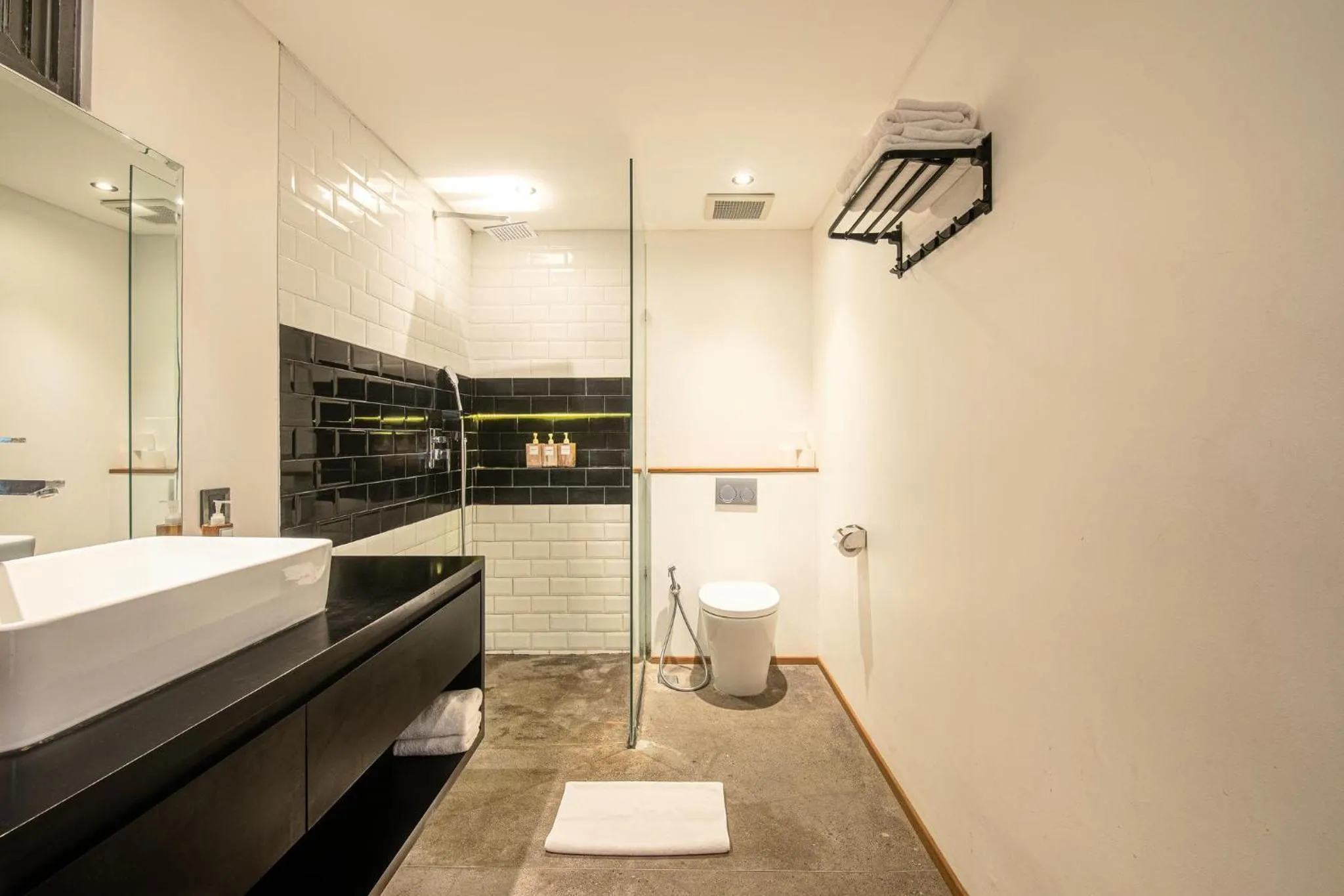 Contemporary Duplex 200m to Canggu Beachfront