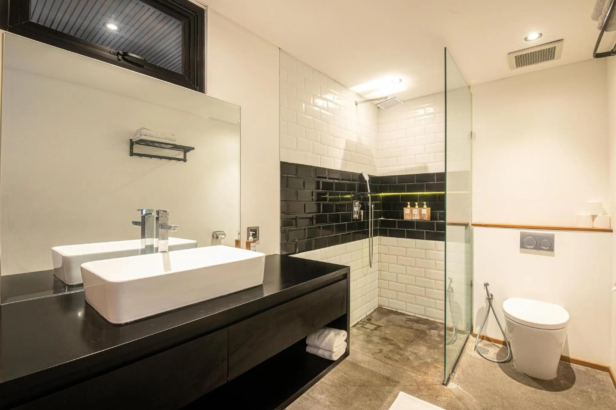 Contemporary Duplex 200m to Canggu Beachfront