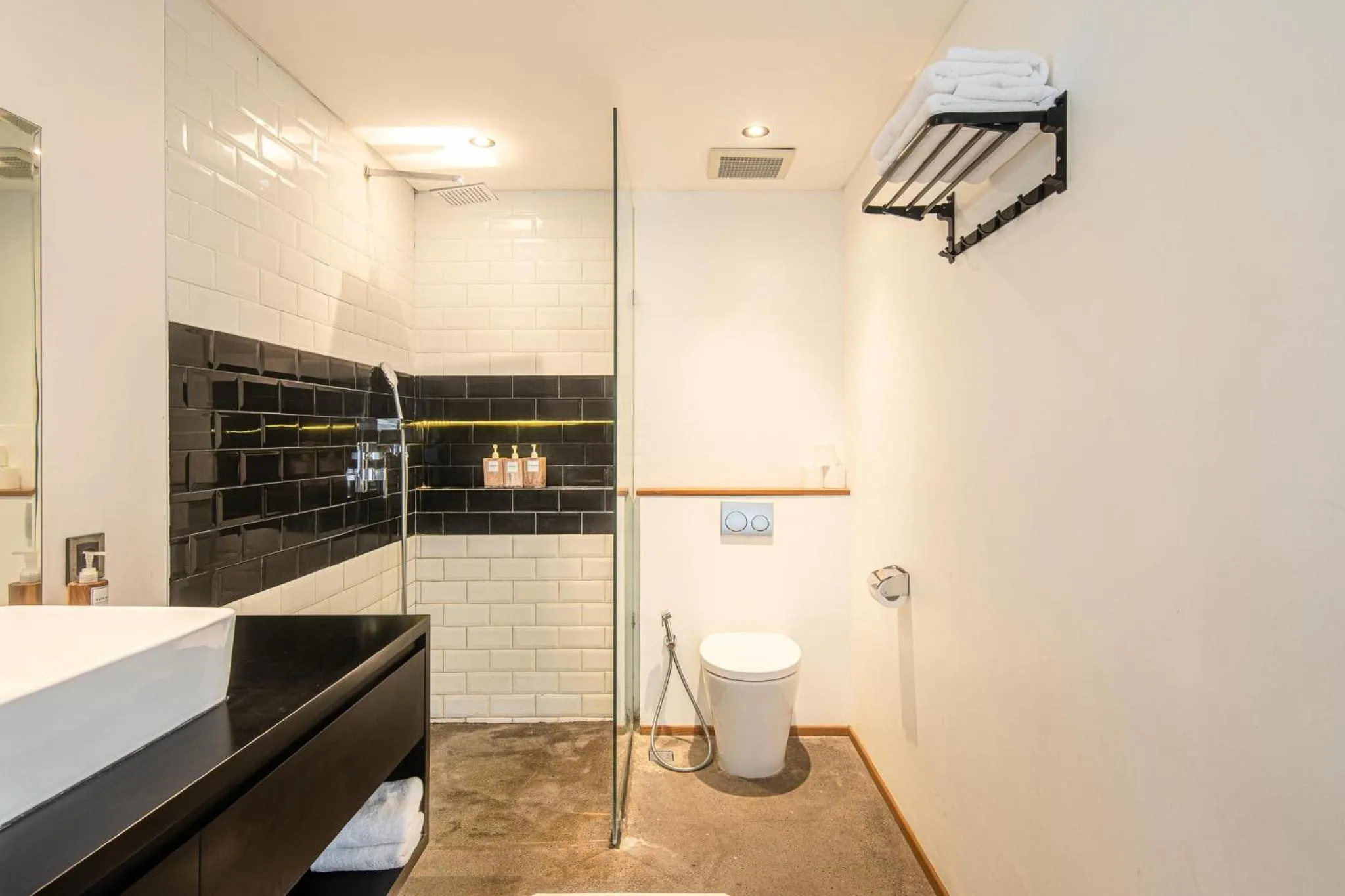 Contemporary Duplex 200m to Canggu Beachfront