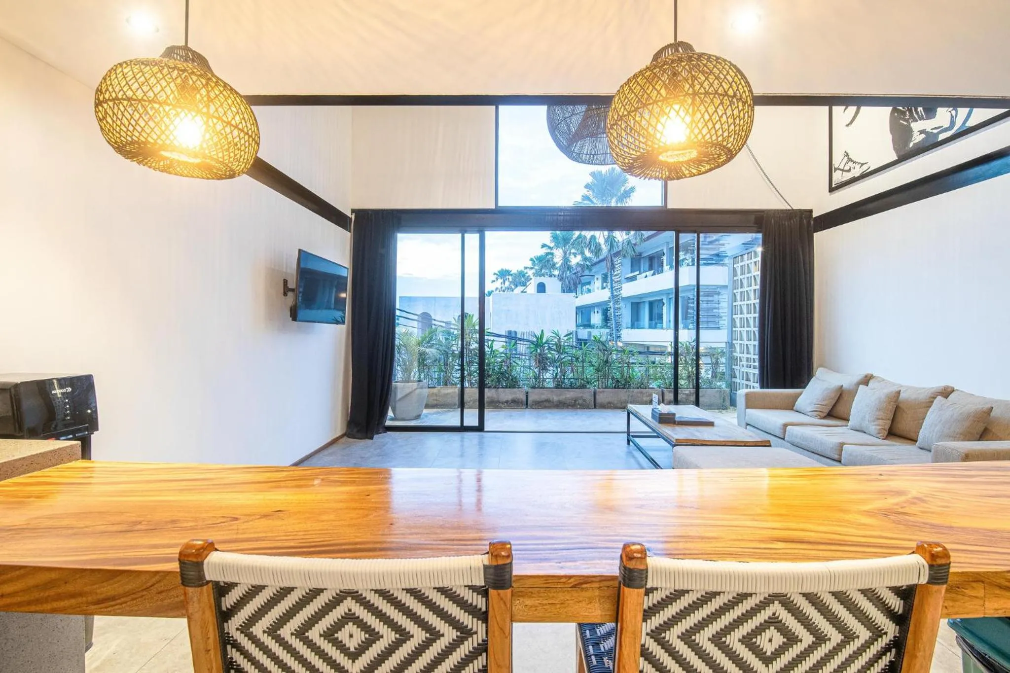 Contemporary Duplex 200m to Canggu Beachfront