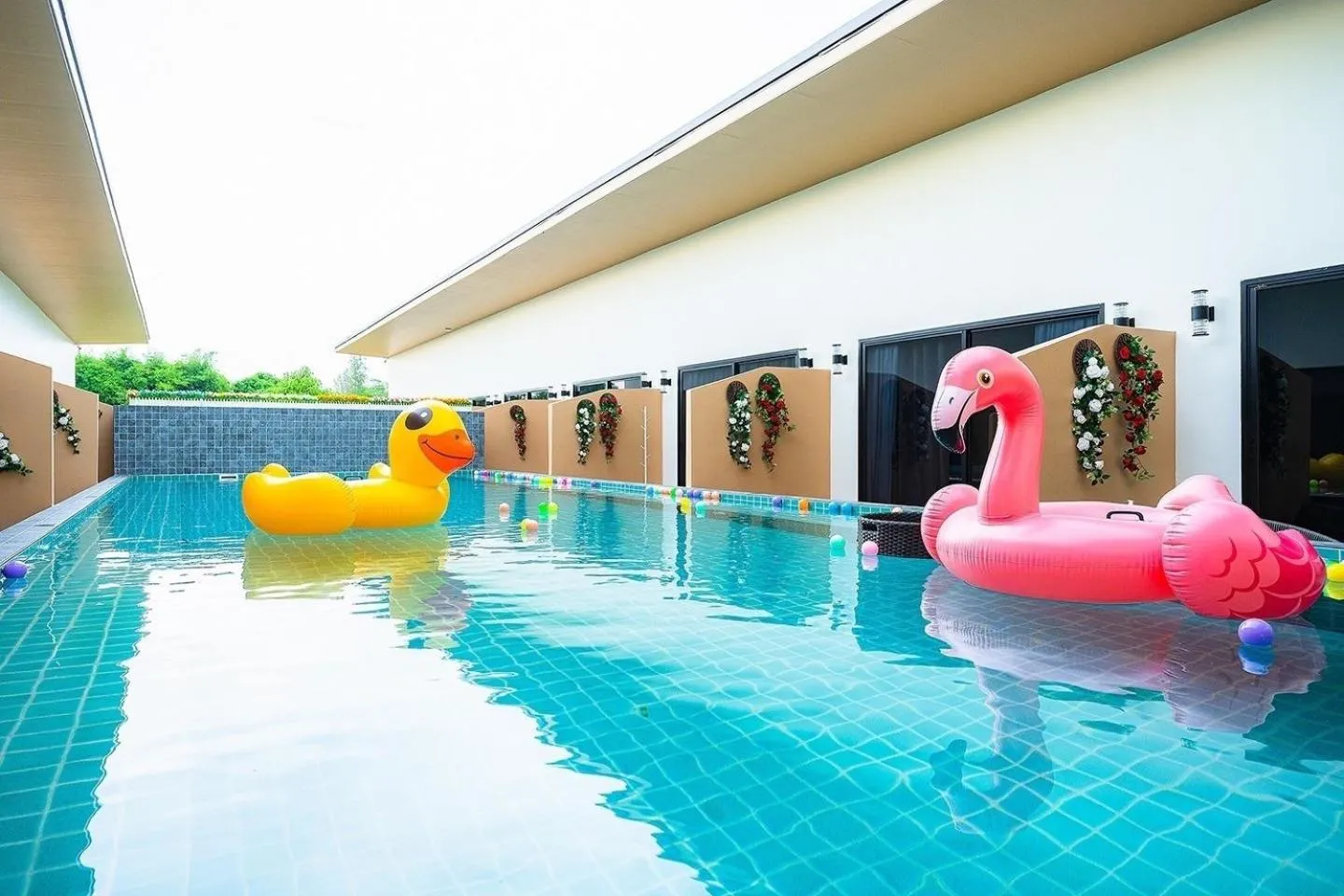 Swimming pool in Fresh Resort Pattaya
