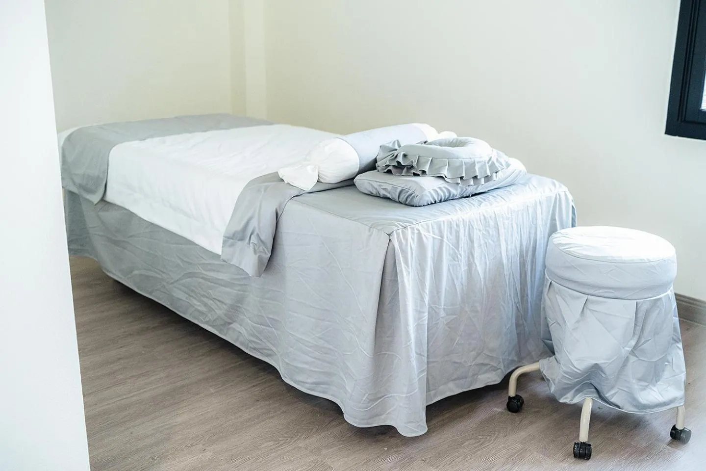 Massage, Bed in Fresh Resort Pattaya
