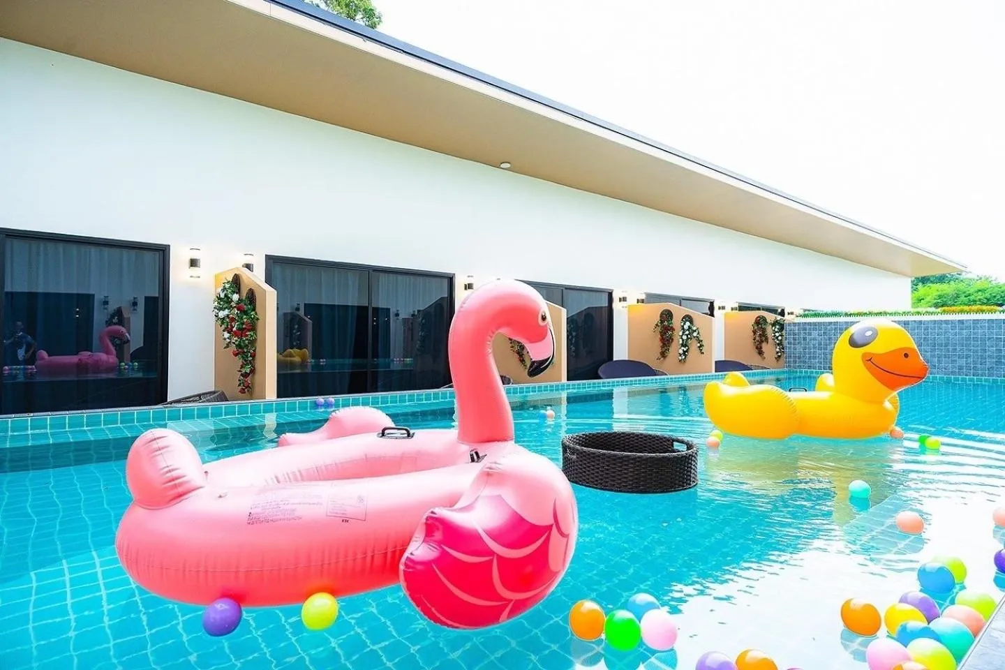 Swimming pool in Fresh Resort Pattaya