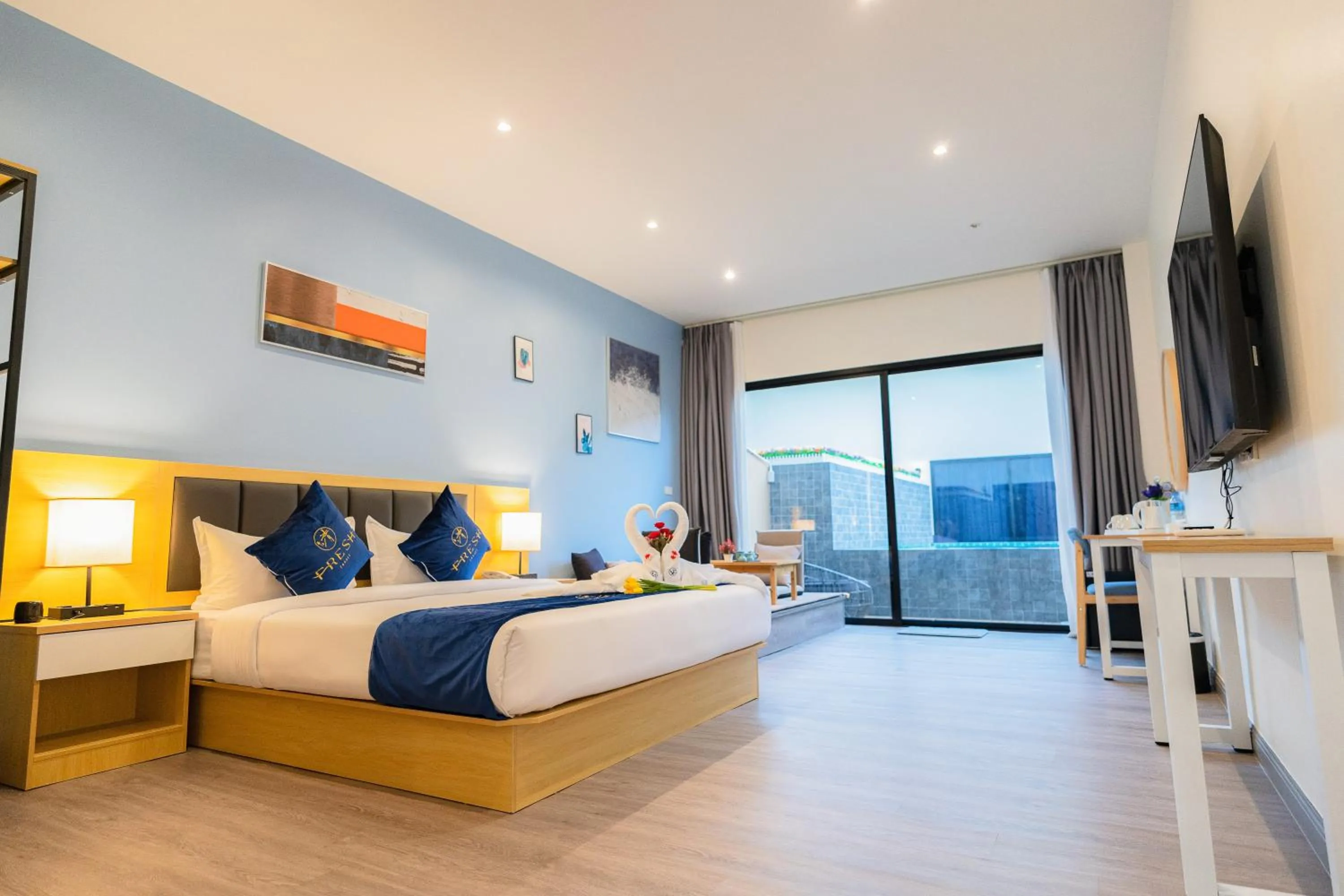 Bed in Fresh Resort Pattaya