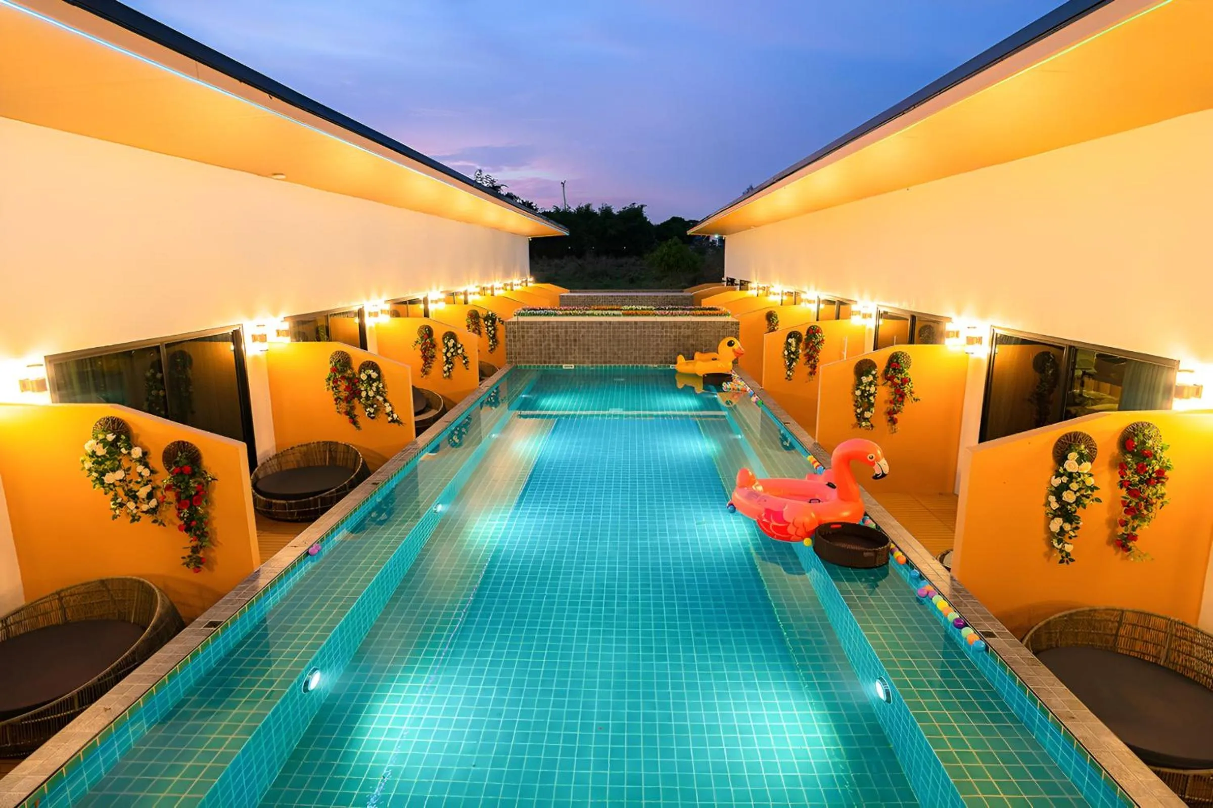 Swimming pool in Fresh Resort Pattaya