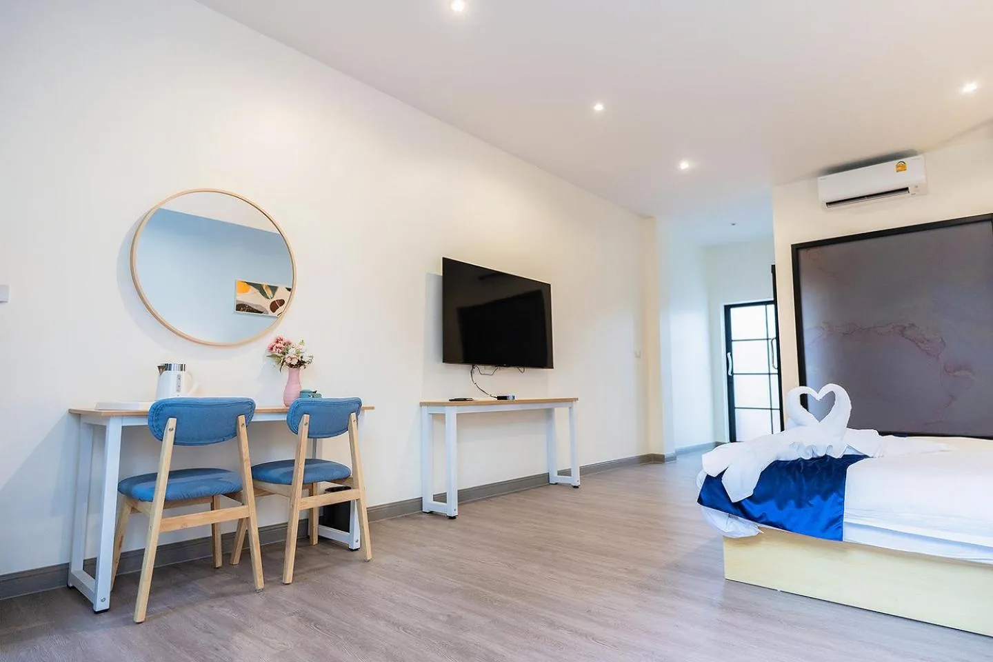 TV and multimedia, Bed in Fresh Resort Pattaya