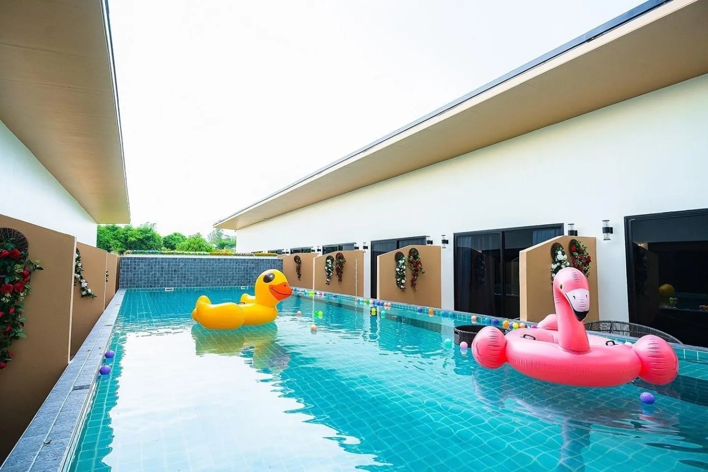 Swimming pool in Fresh Resort Pattaya