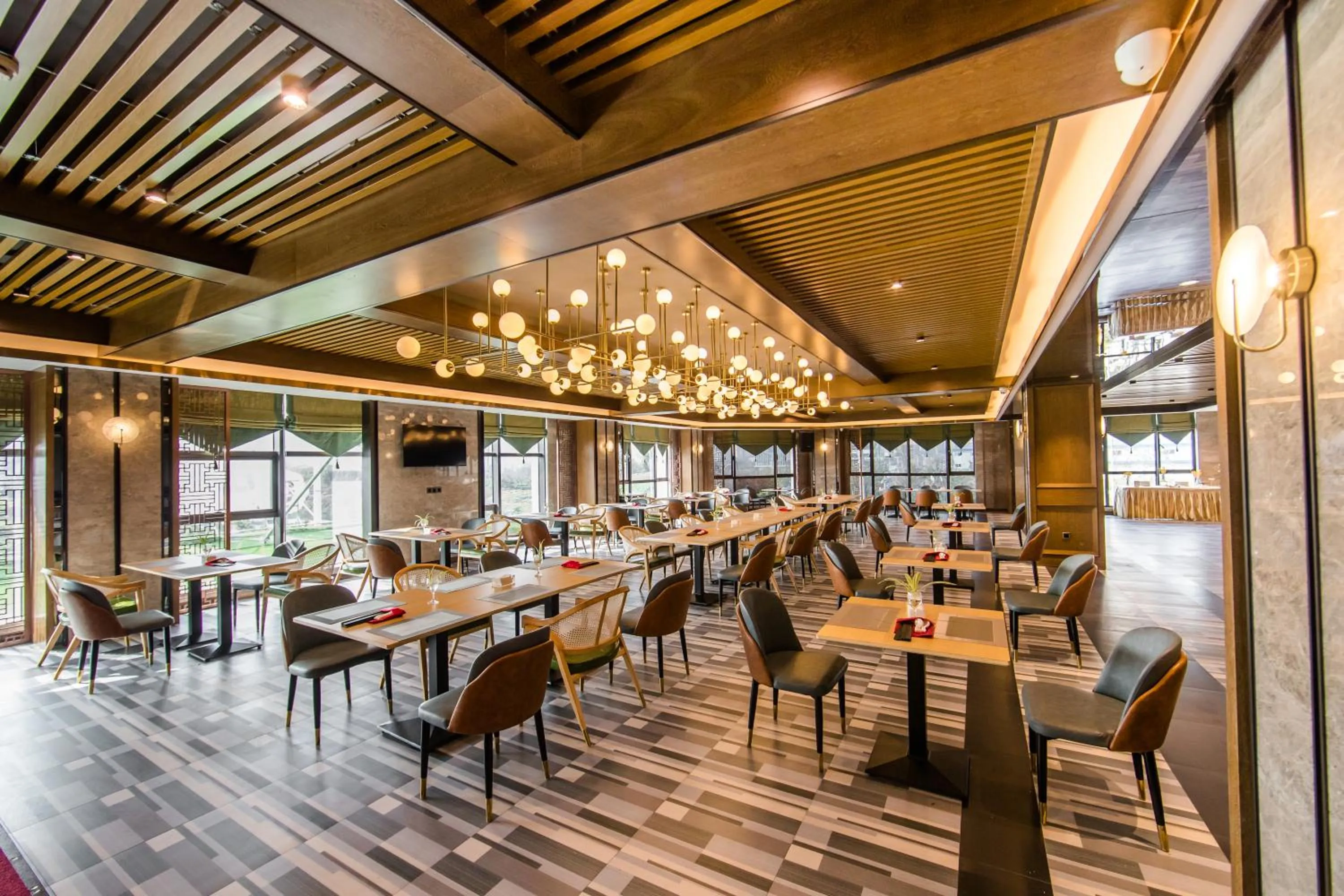 Restaurant/places to eat in Hilmanhomeful Hotel - Caijia Subway Station