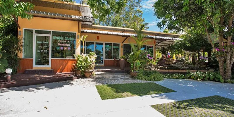 Restaurant/places to eat in Baan Suan Villas Resort