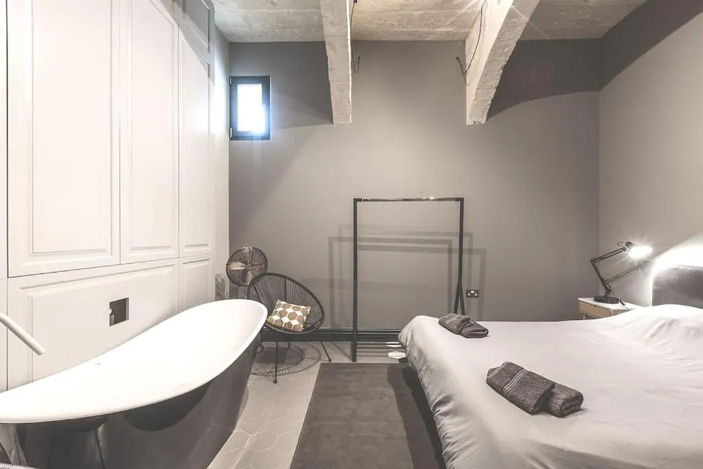 Bed in Rabat l.o. MDINA-Designer House THE BEDROOM-TUB