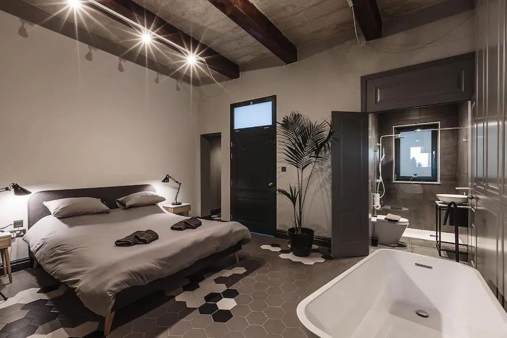 Bed in Rabat l.o. MDINA-Designer House THE BEDROOM-TUB