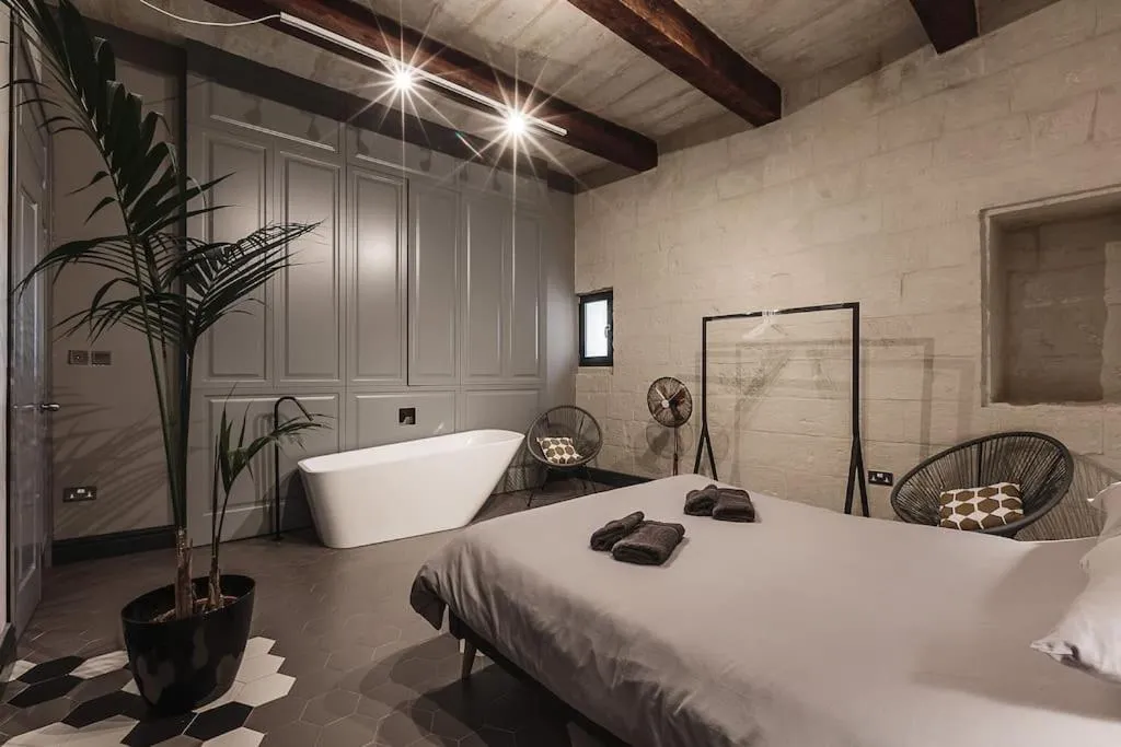 Bed in Rabat l.o. MDINA-Designer House THE BEDROOM-TUB