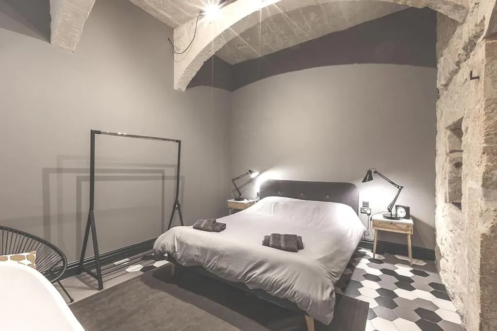 Bed in Rabat l.o. MDINA-Designer House THE BEDROOM-TUB