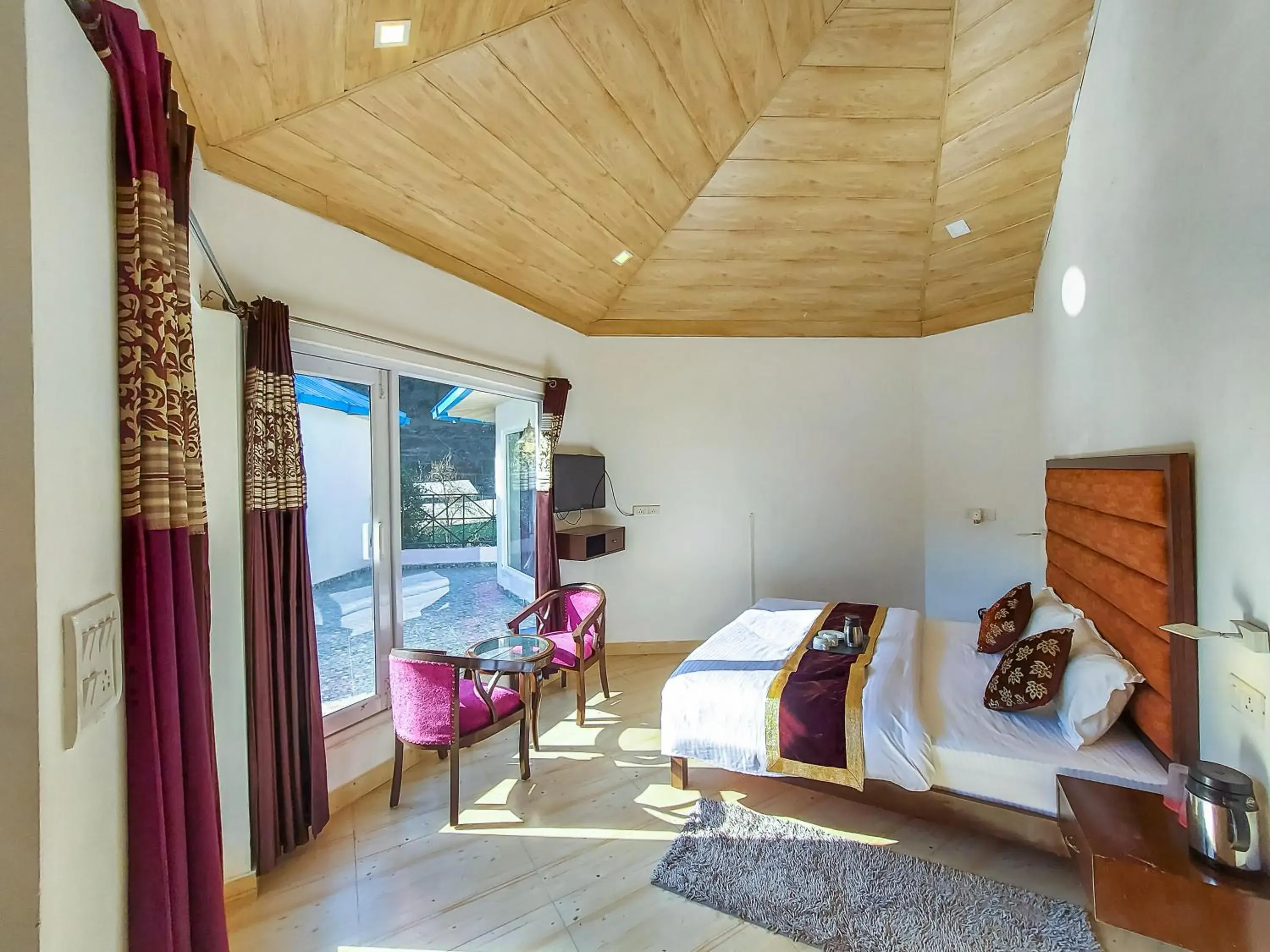 TV and multimedia, Bed in Blossom Bliss Resort TV and multimedia, Bed in Blossom Bliss Resort