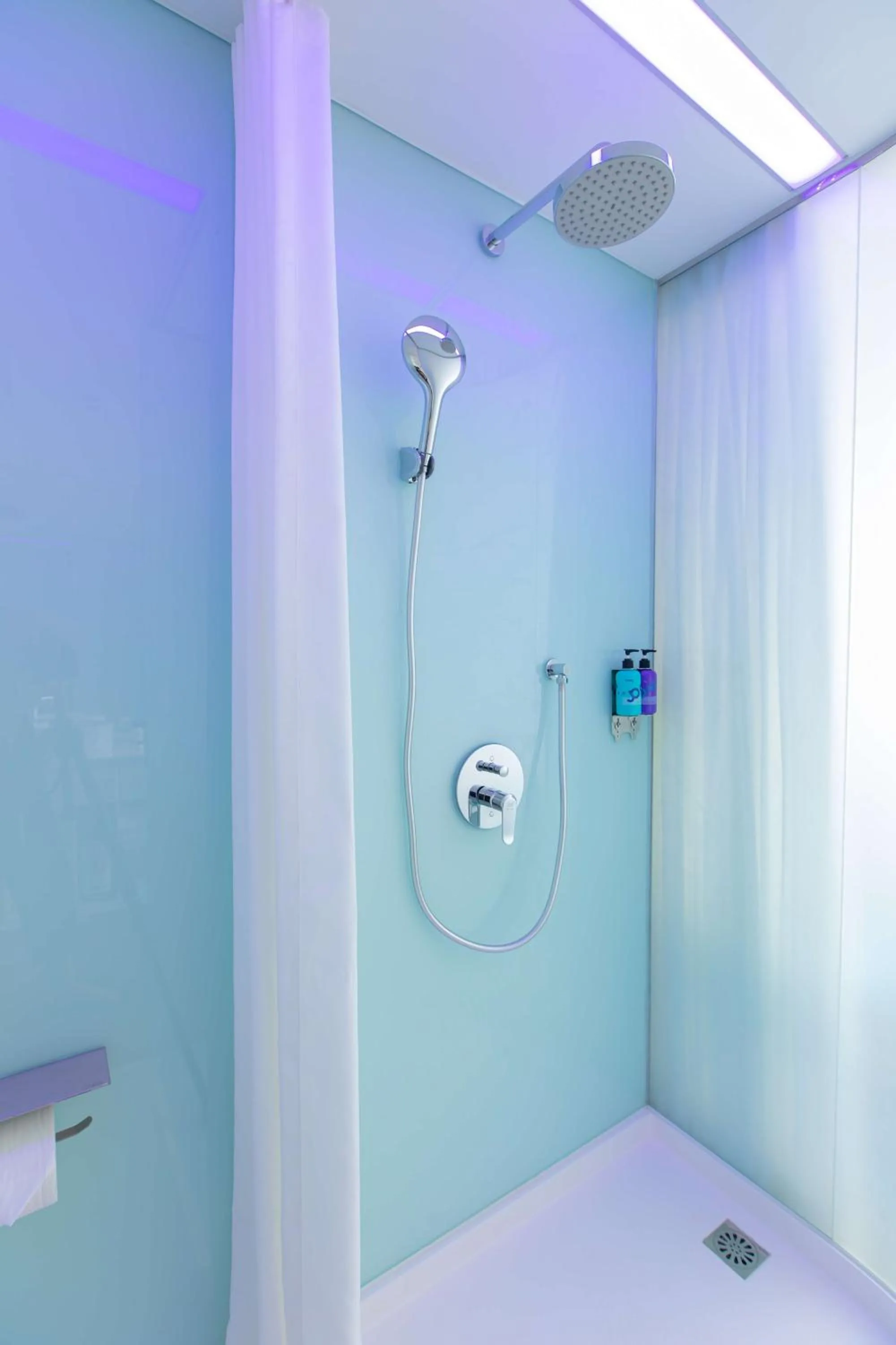 Shower in Tru by Hilton Can Tho Cai Khe