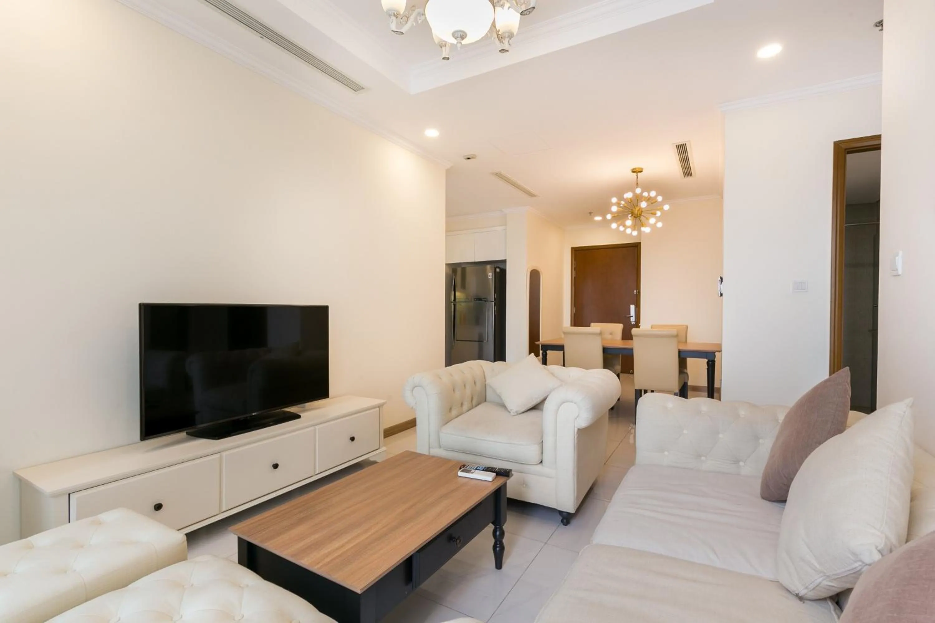 Communal lounge/ TV room, Bed in Elvita Landmark Luxury Residence