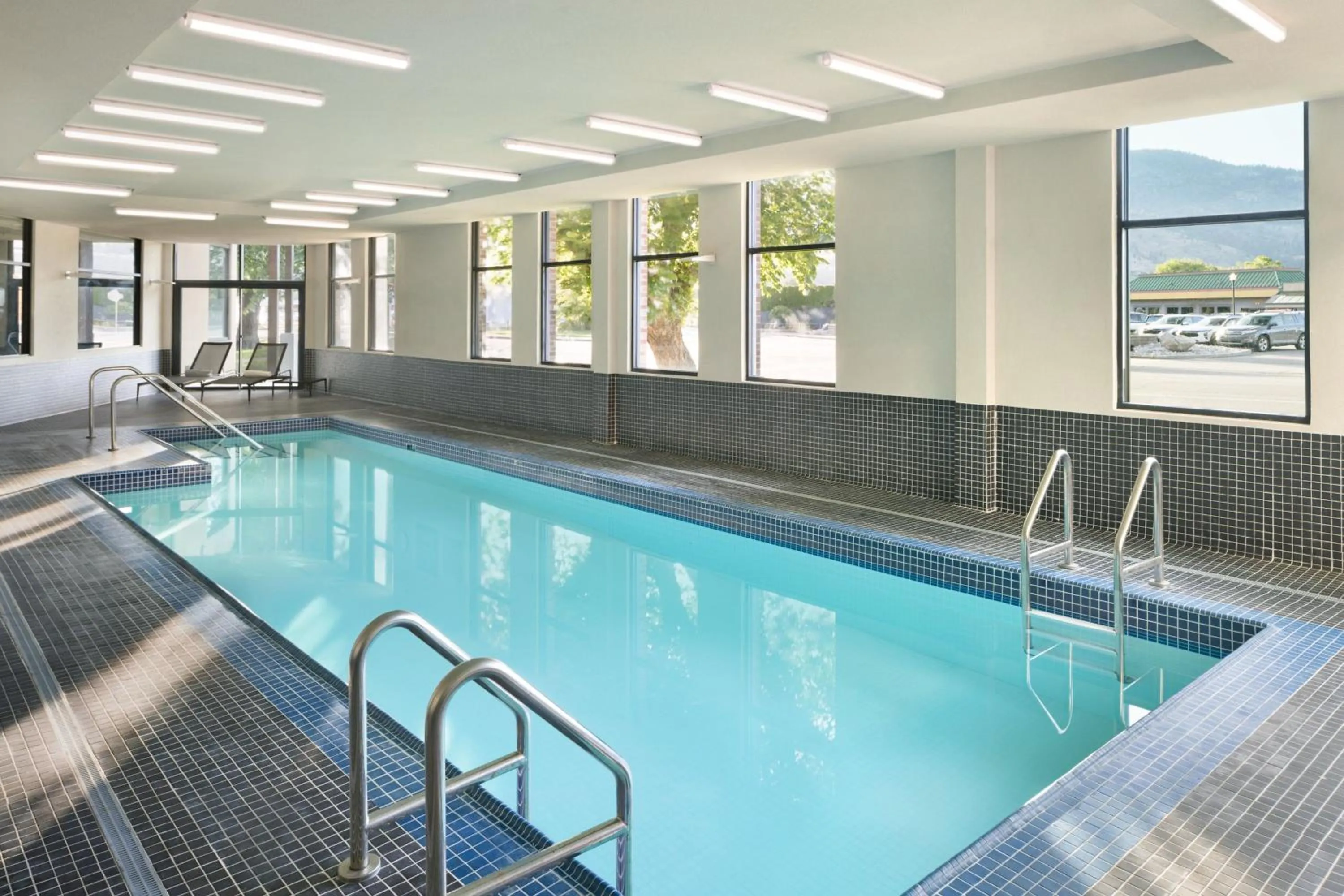 Swimming pool in Four Points by Sheraton Penticton at the Convention Centre