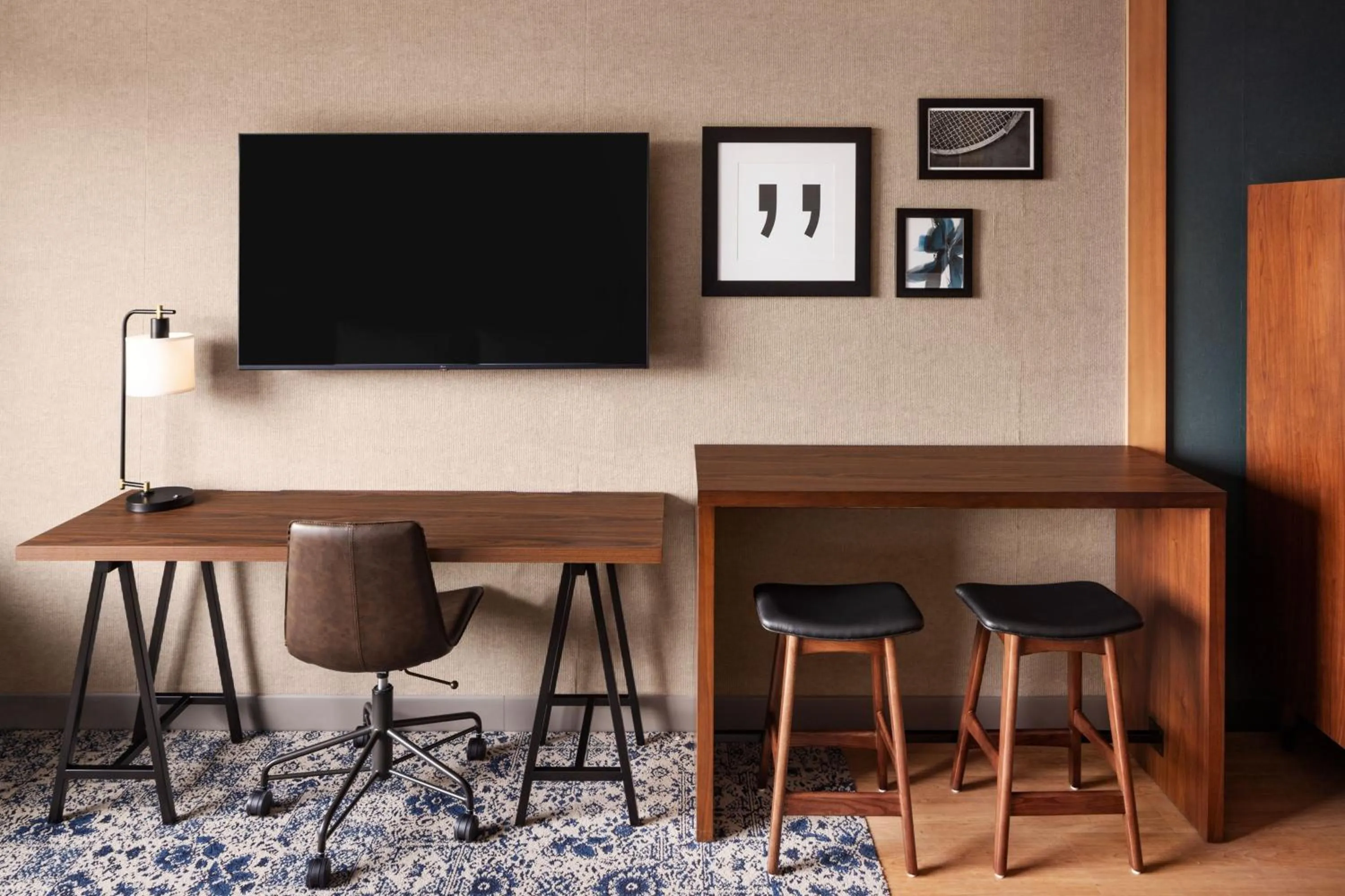 Kitchen or kitchenette in Four Points by Sheraton Penticton at the Convention Centre