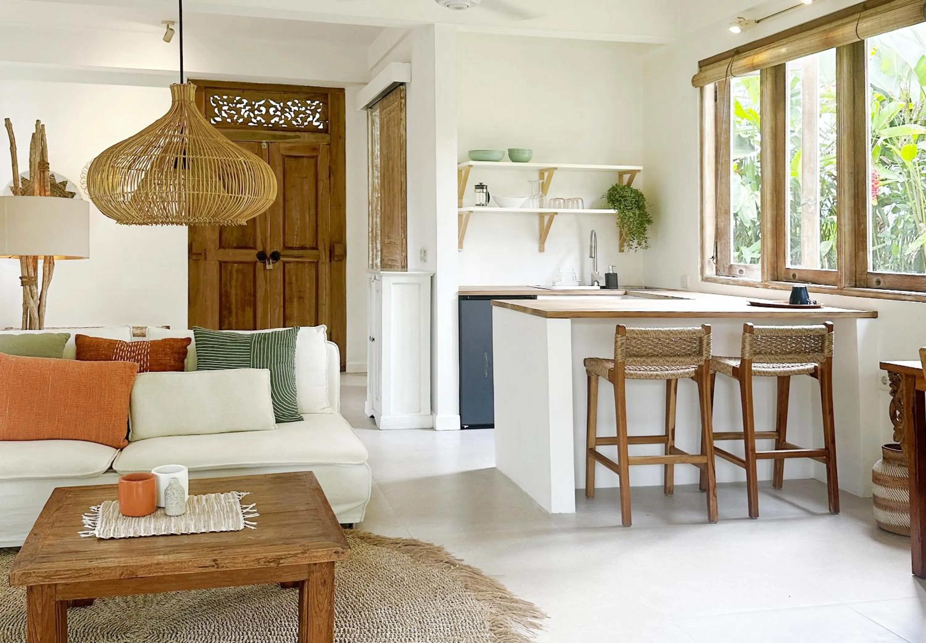 Kitchen or kitchenette in The White Villas Ubud