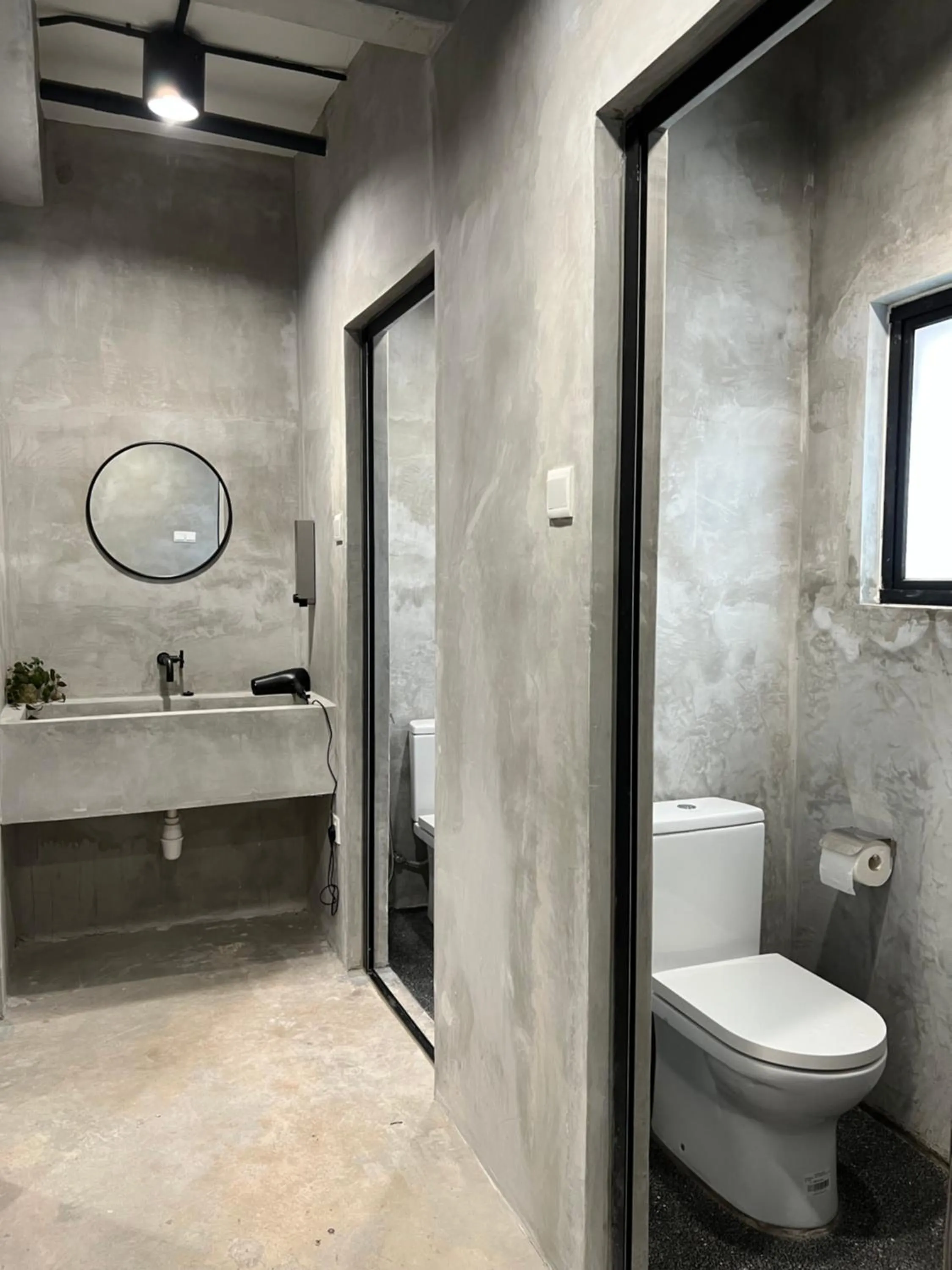 Toilet in The Freedom Club Hostel KL