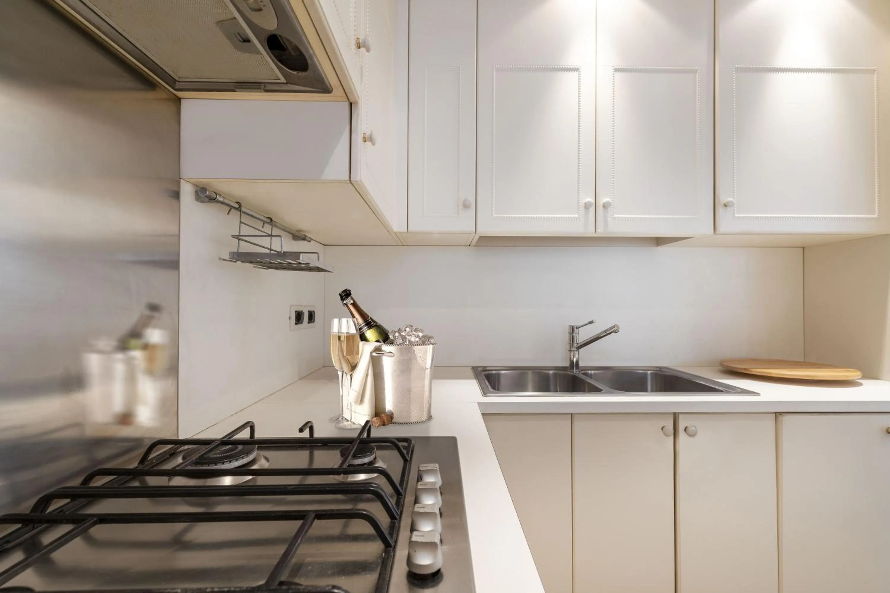 Kitchen or kitchenette in Friari Suite-Luxury apt. close to Rialto Bridge