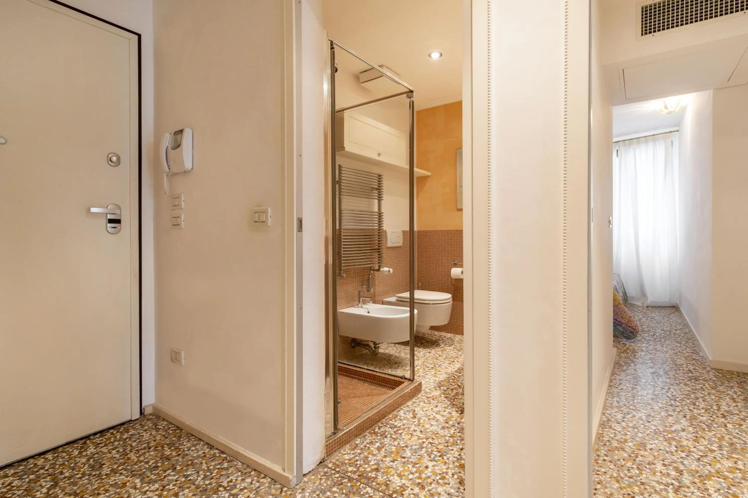 Bathroom in Friari Suite-Luxury apt. close to Rialto Bridge