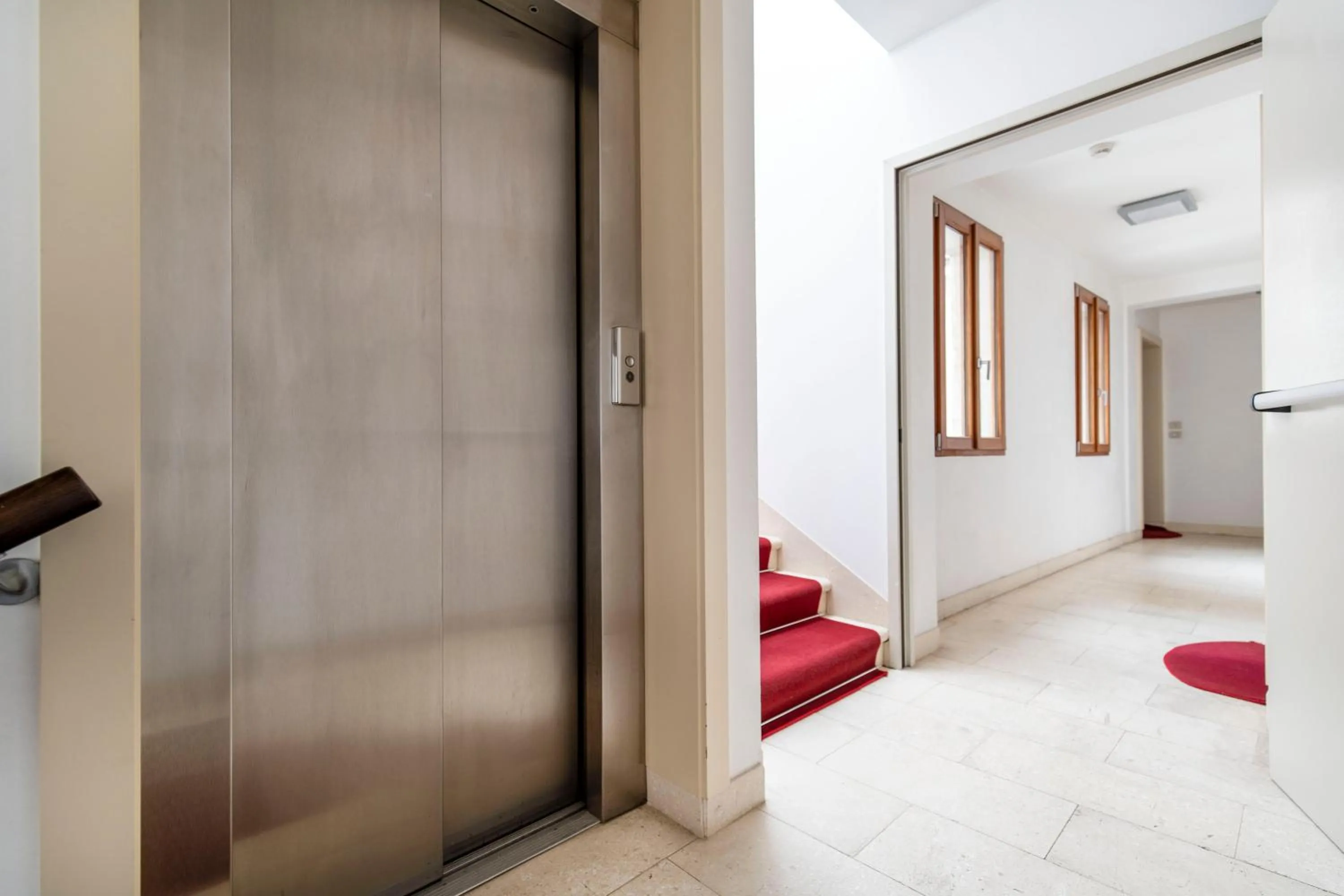 elevator in Friari Suite-Luxury apt. close to Rialto Bridge