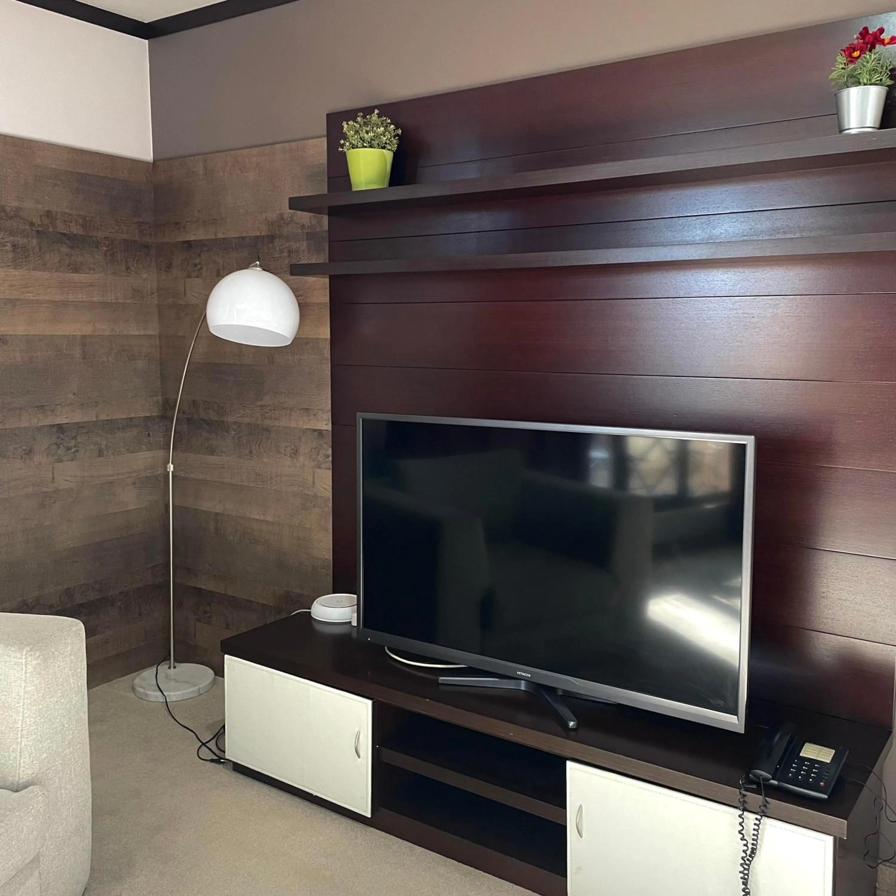 Communal lounge/ TV room in Hotel Dream