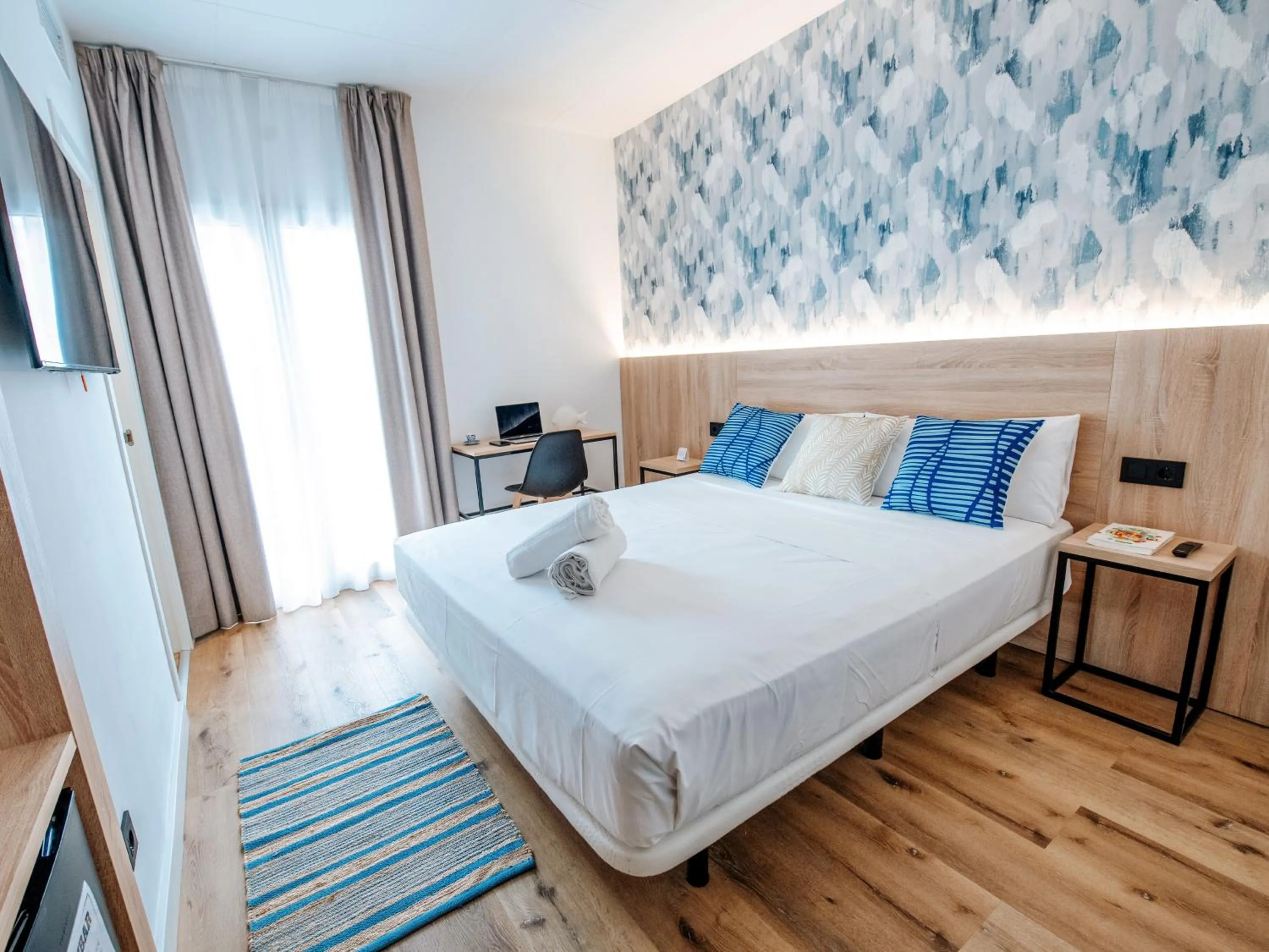 Photo of the whole room, Bed in Sweet Lloret Suites