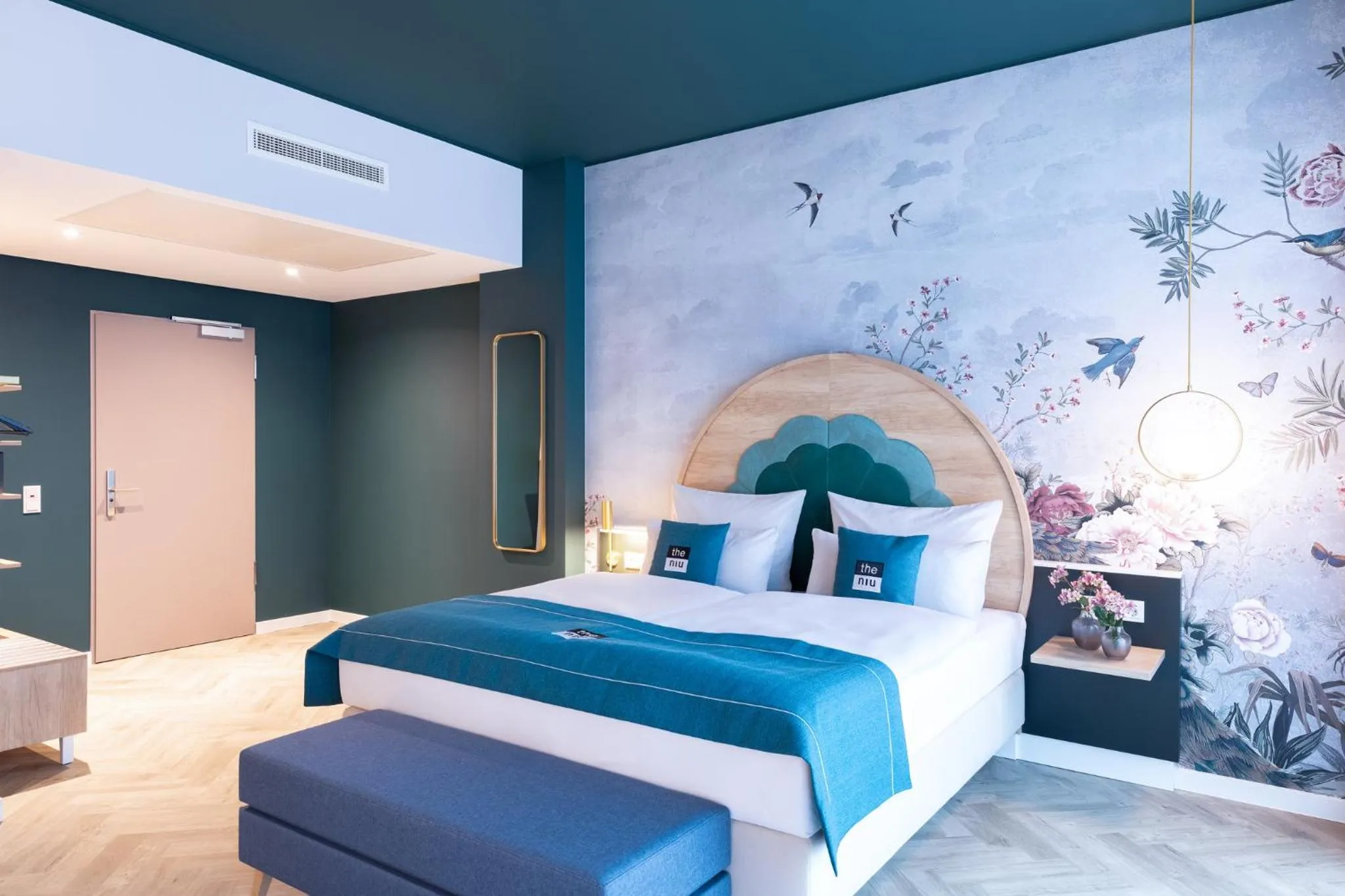 Photo of the whole room, Bed in Holiday Inn - the niu, Flower Konstanz by IHG