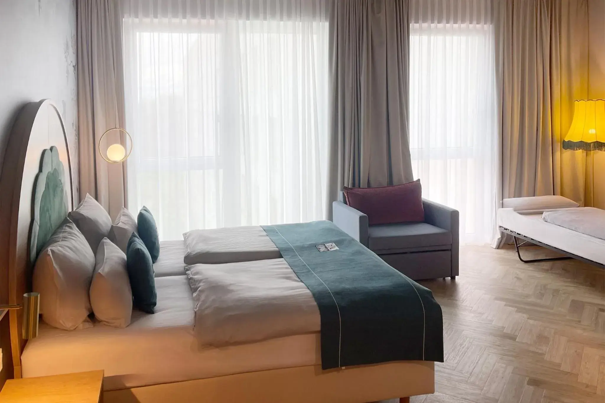 Premium Queen room with single sofa bed in Holiday Inn - the niu, Flower Konstanz by IHG Premium Queen room with single sofa bed in Holiday Inn - the niu, Flower Konstanz by IHG