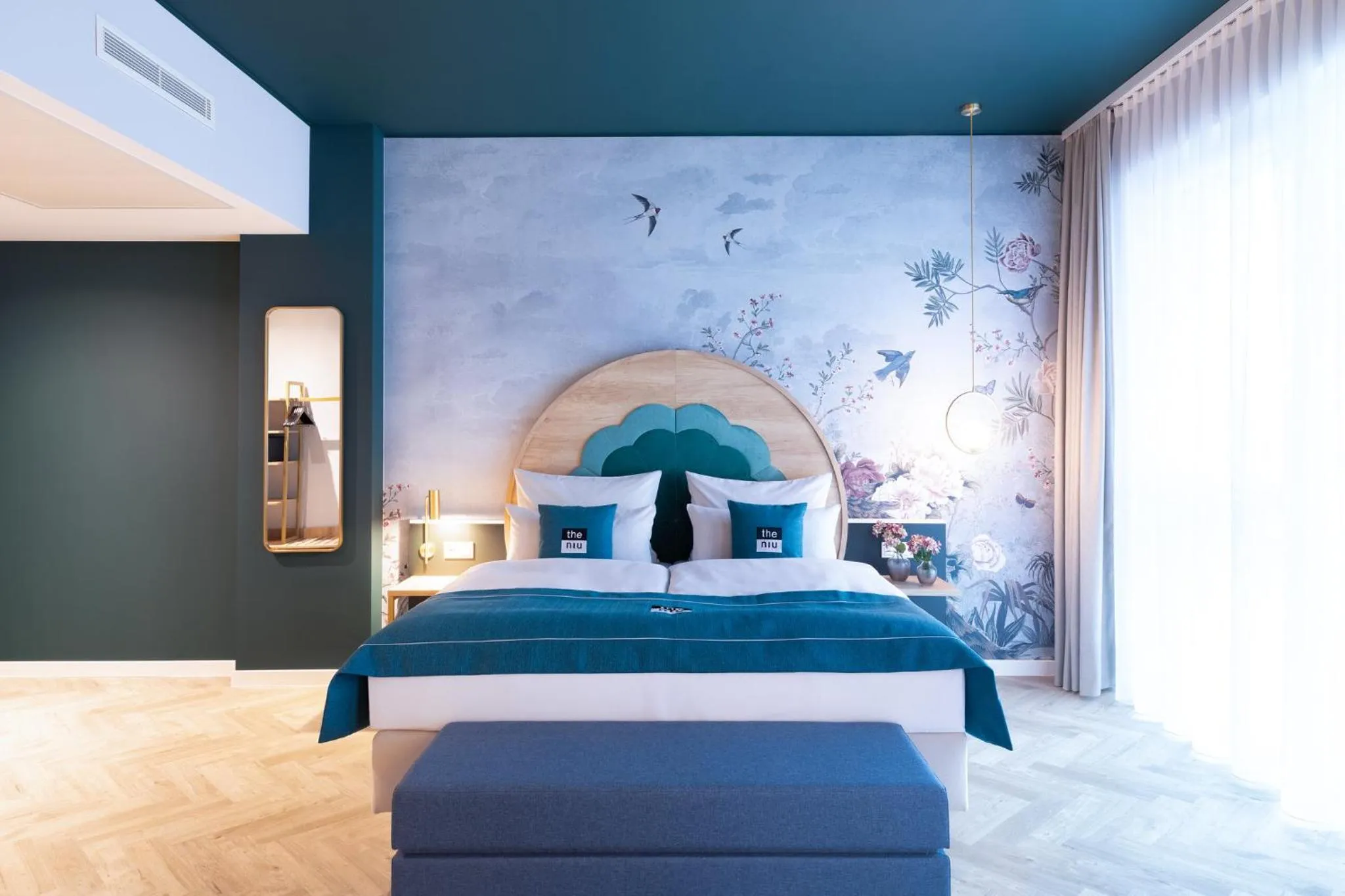 Photo of the whole room, Bed in Holiday Inn - the niu, Flower Konstanz by IHG