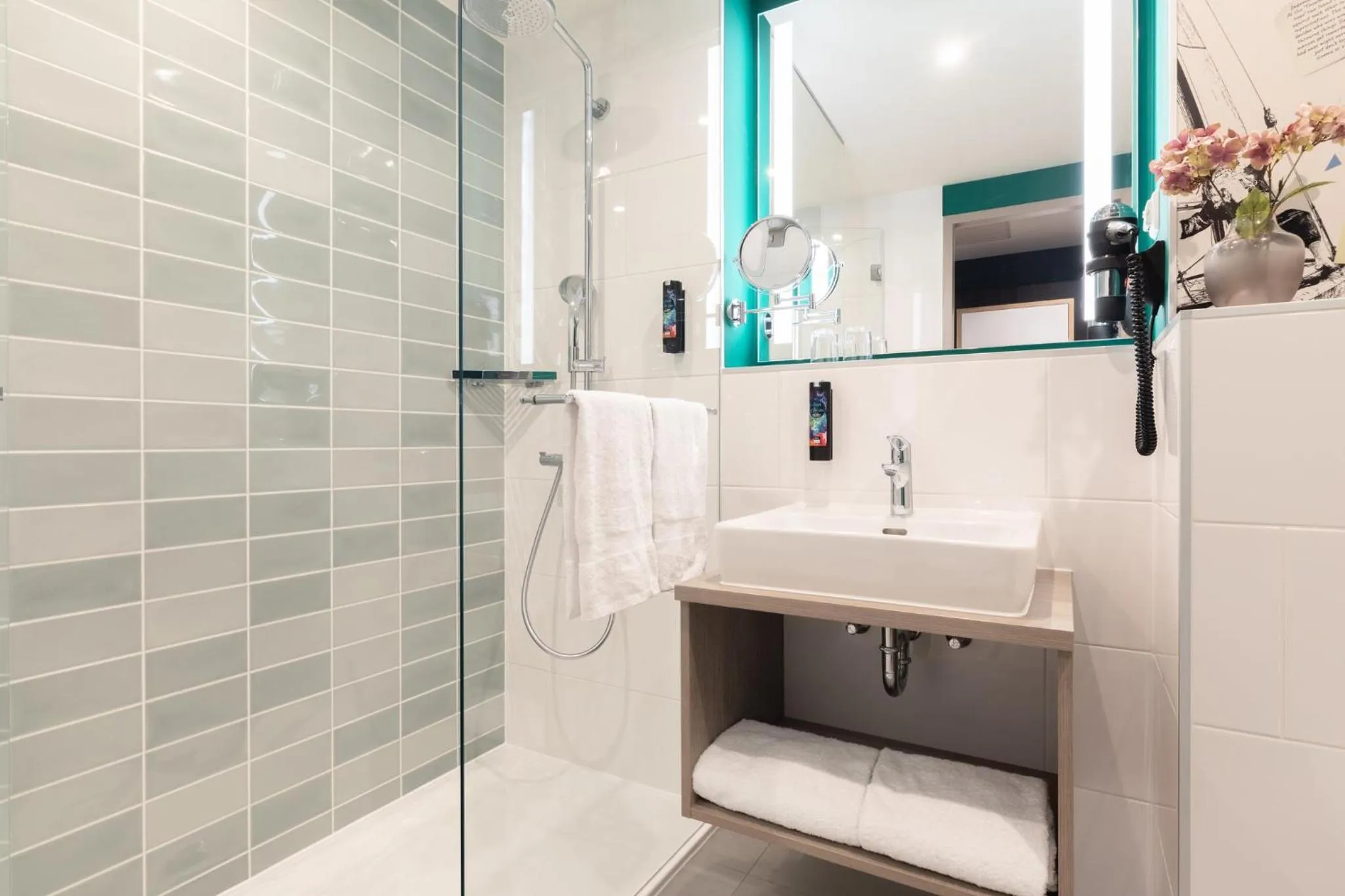 Bathroom in Holiday Inn - the niu, Flower Konstanz by IHG