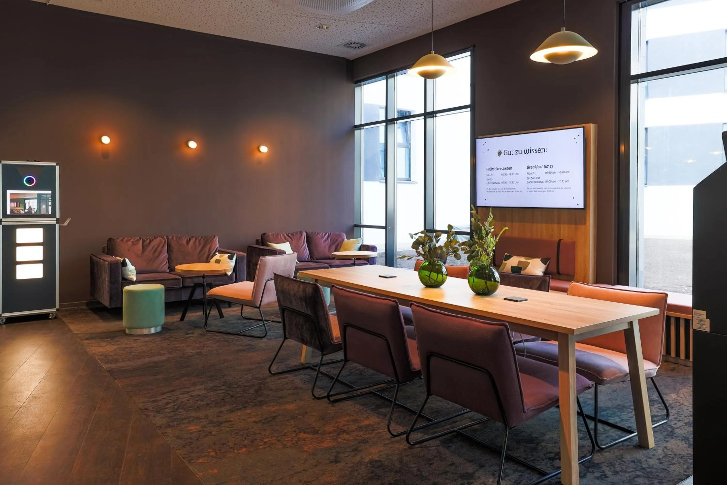 Lobby or reception in Holiday Inn-the niu, Wave Karlsruhe Oststadt by IHG