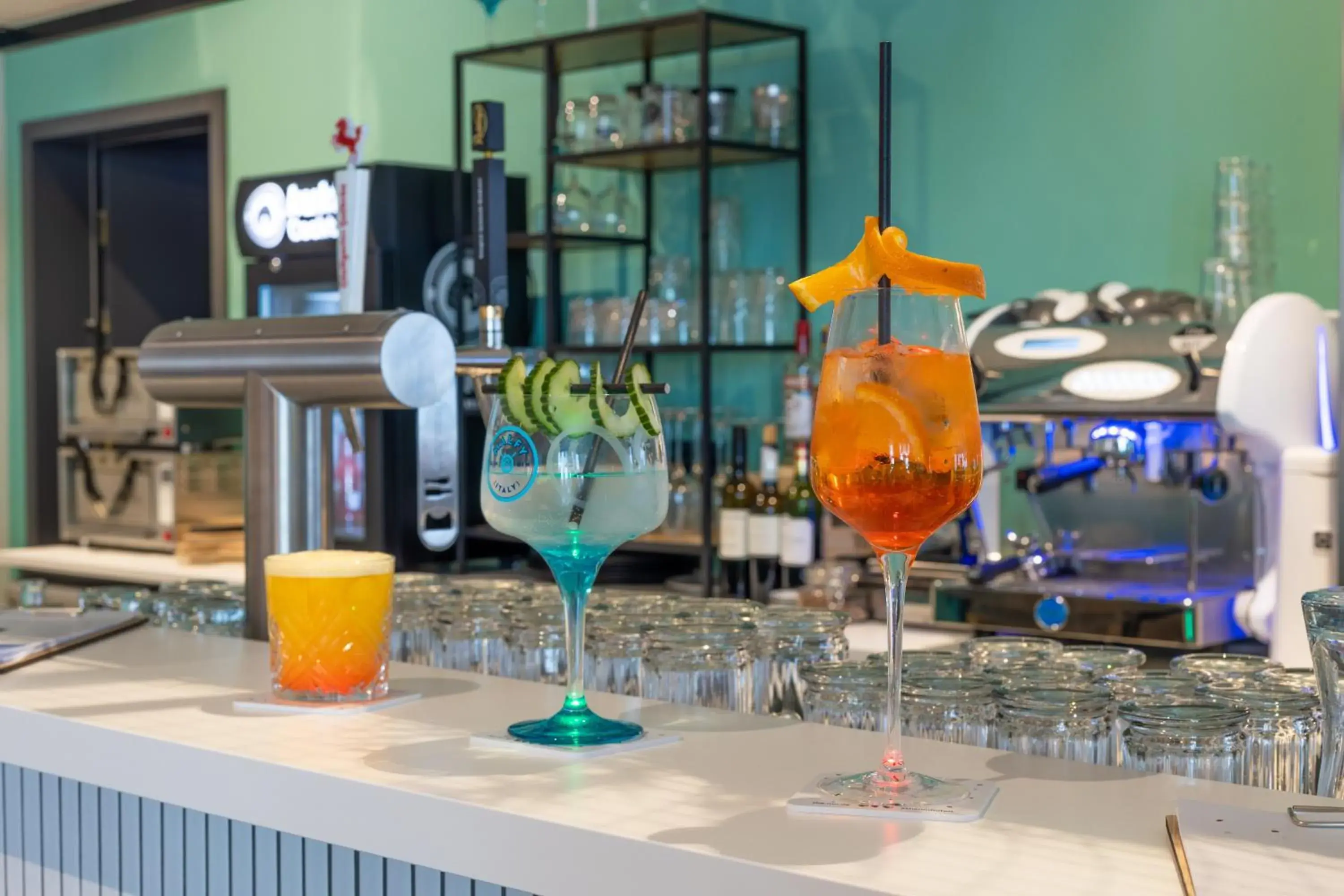 Lounge or bar in Holiday Inn-the niu, Wave Karlsruhe Oststadt by IHG Lounge or bar in Holiday Inn-the niu, Wave Karlsruhe Oststadt by IHG