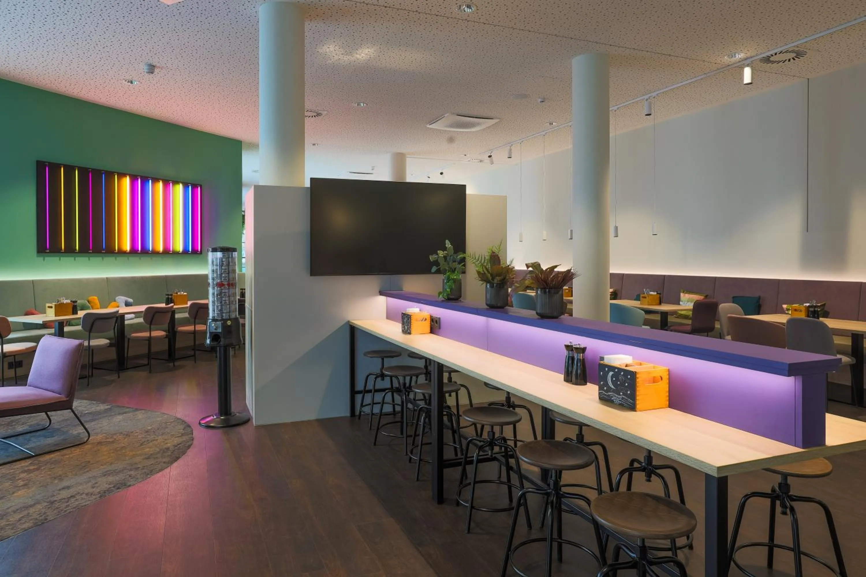 Lobby or reception in Holiday Inn-the niu, Wave Karlsruhe Oststadt by IHG