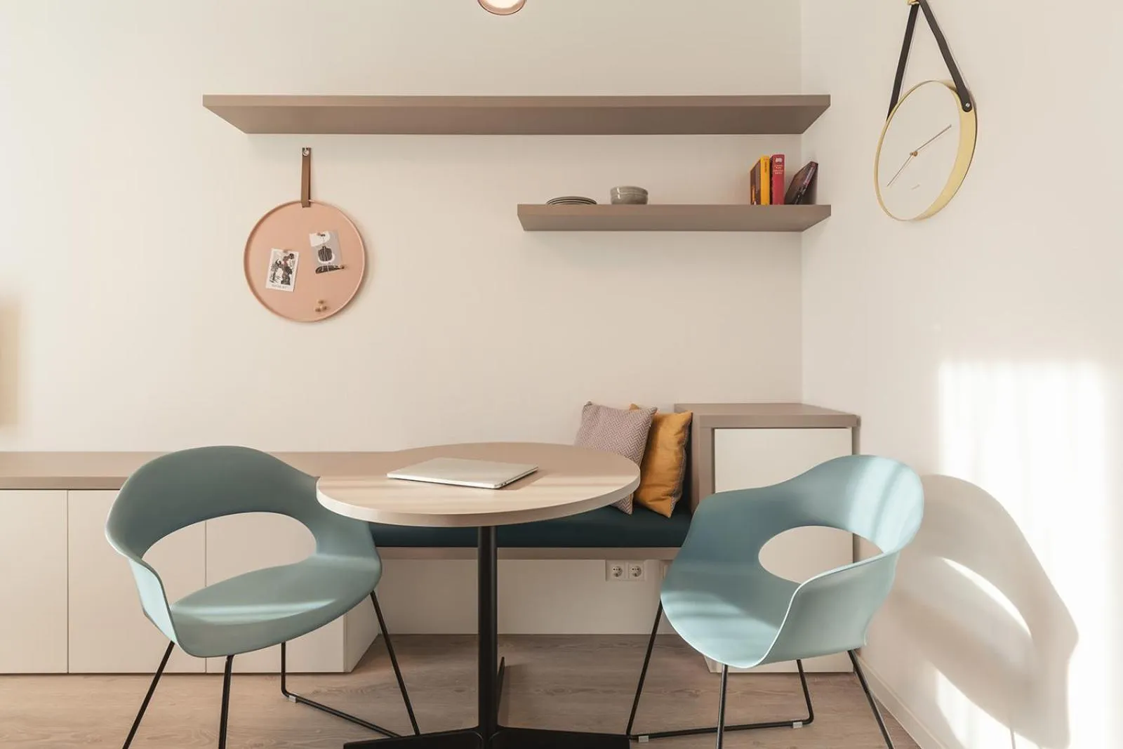 Seating area in Candlewood Suites Berlin Airport by IHG