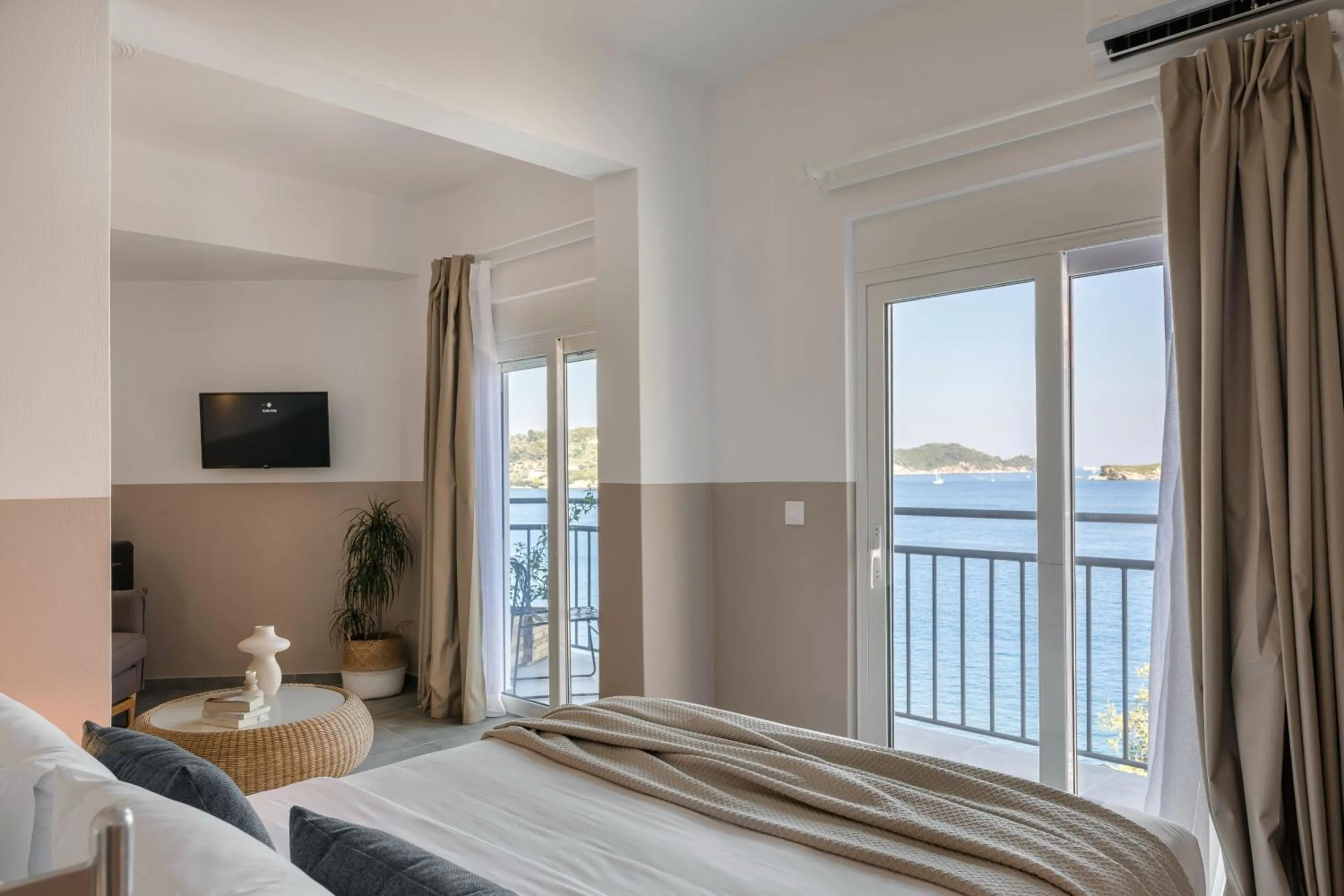 Deluxe Double Room with Balcony in The Rock Suites