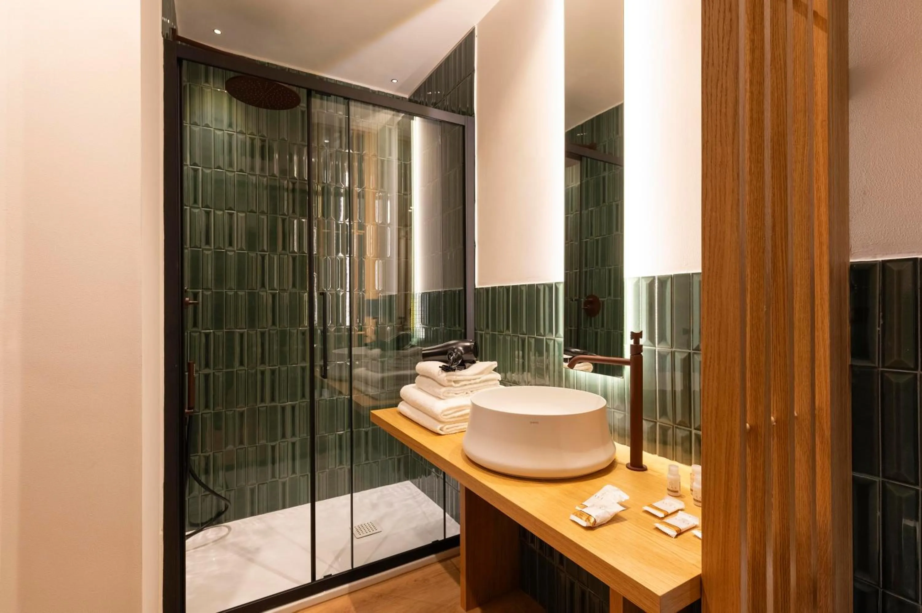 Shower in Palazzetto Symphony