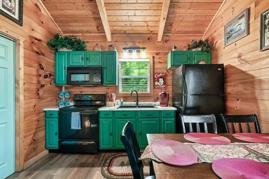 A Top Notch Lodge~Gatlinburg