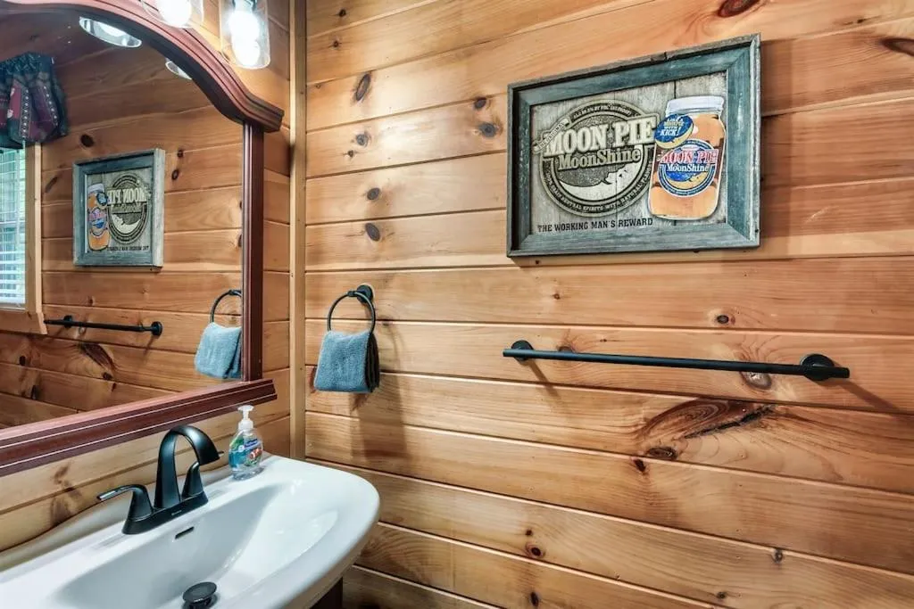 A Top Notch Lodge~Gatlinburg