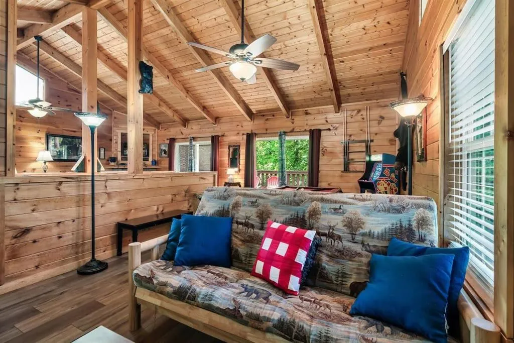 A Top Notch Lodge~Gatlinburg