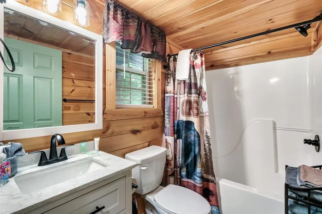 A Top Notch Lodge~Gatlinburg