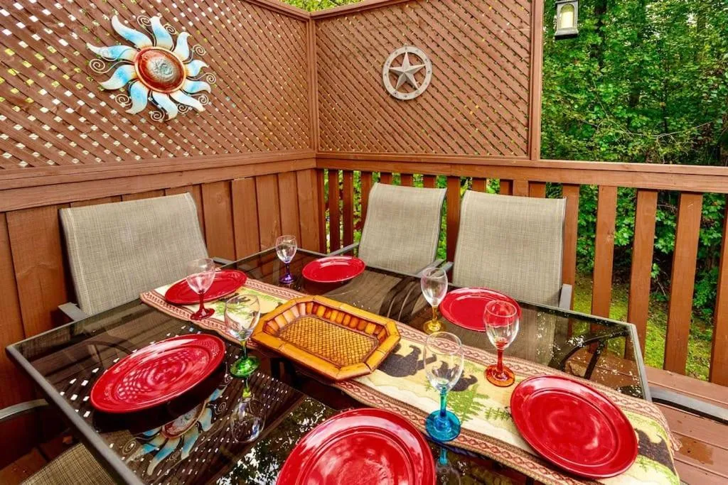 A Top Notch Lodge~Gatlinburg