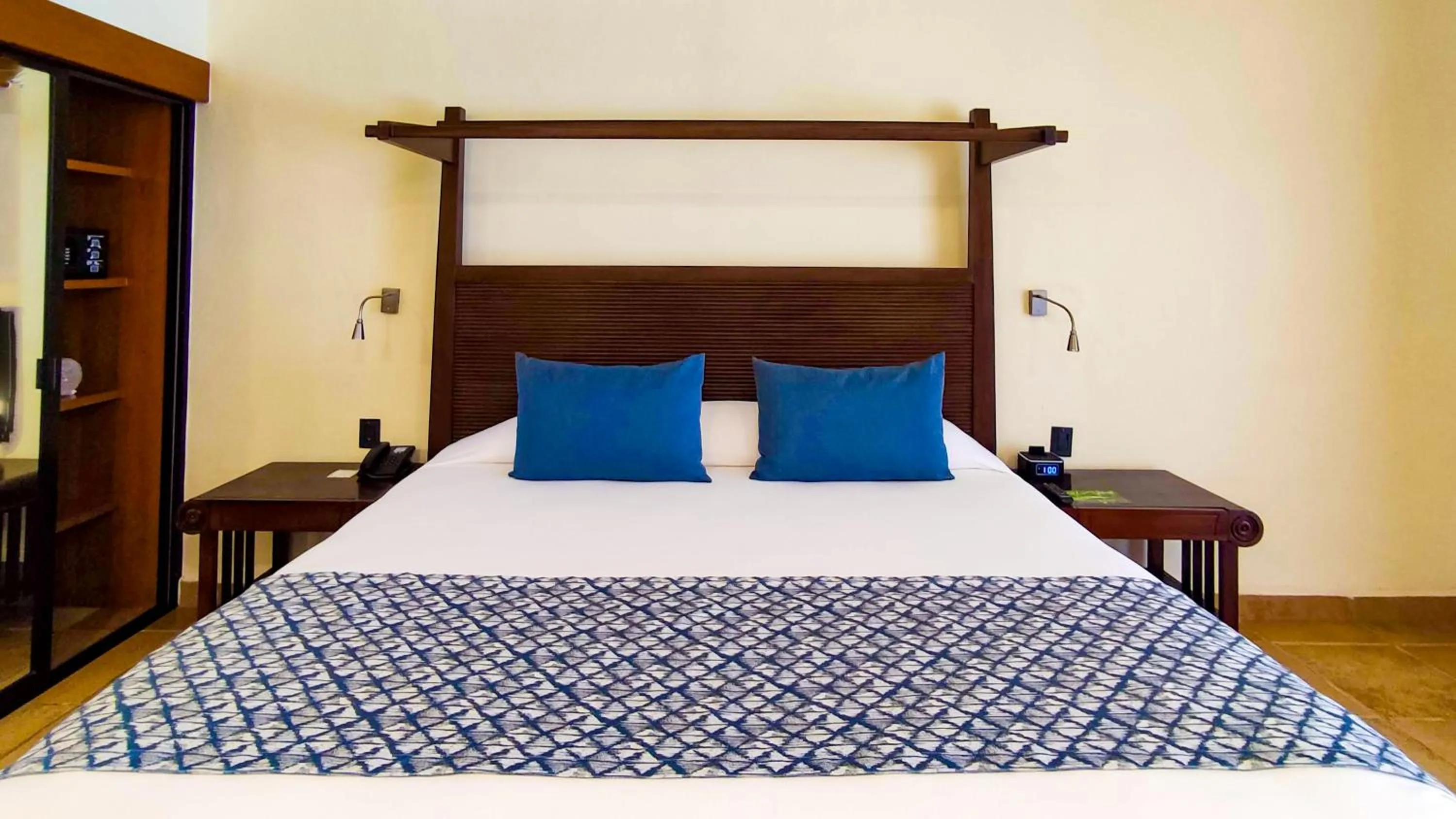 Bedroom, Bed in Catalonia Yucatan Beach - All Inclusive