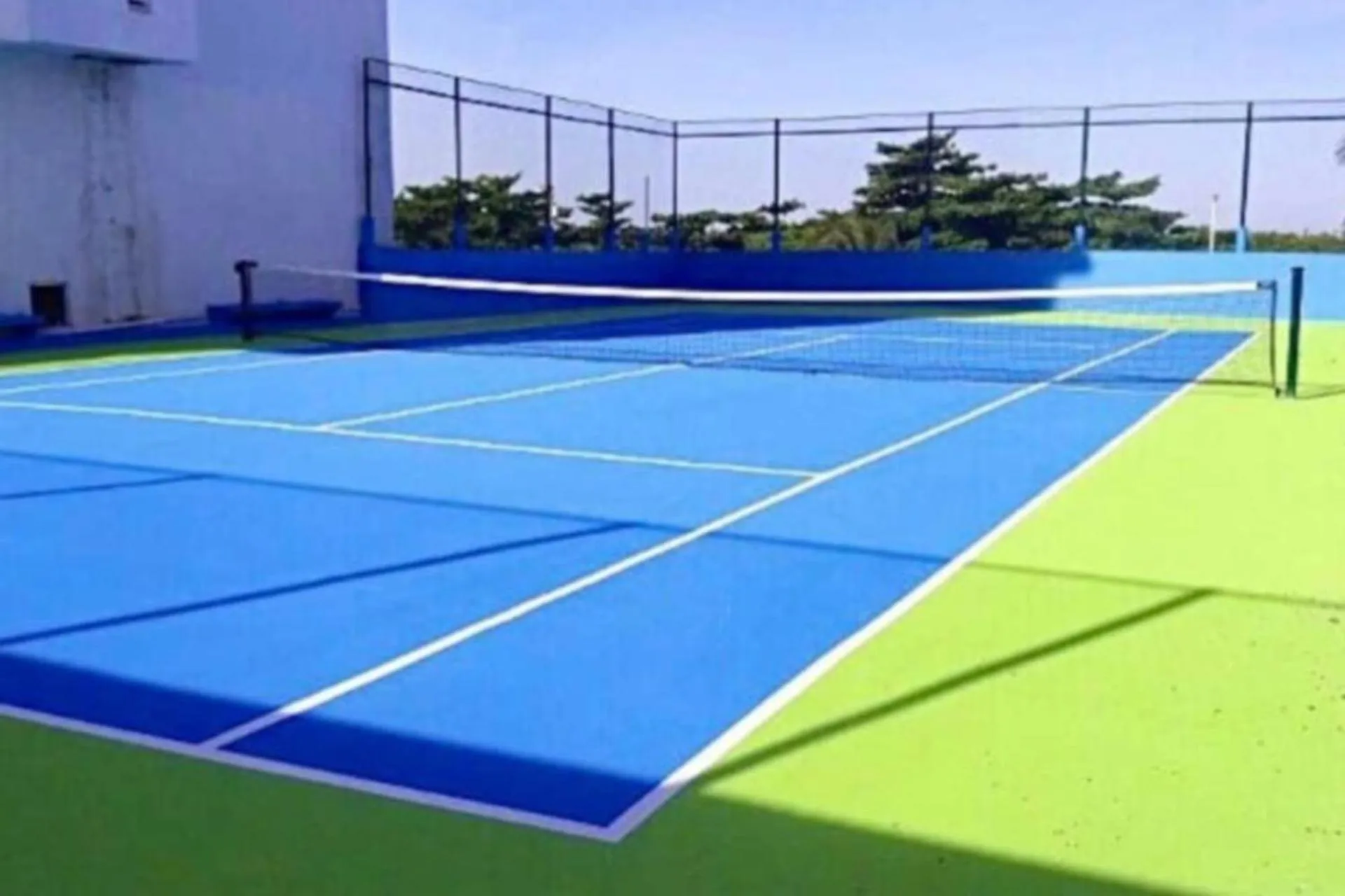 Tennis court in Apartamento en Zona Hotelera frente a la Playa Quintana Roo, México
